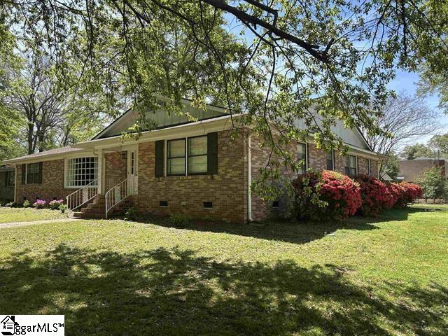 Property image 2 of 106 Ansel Drive in College View, Clinton, SC 29325