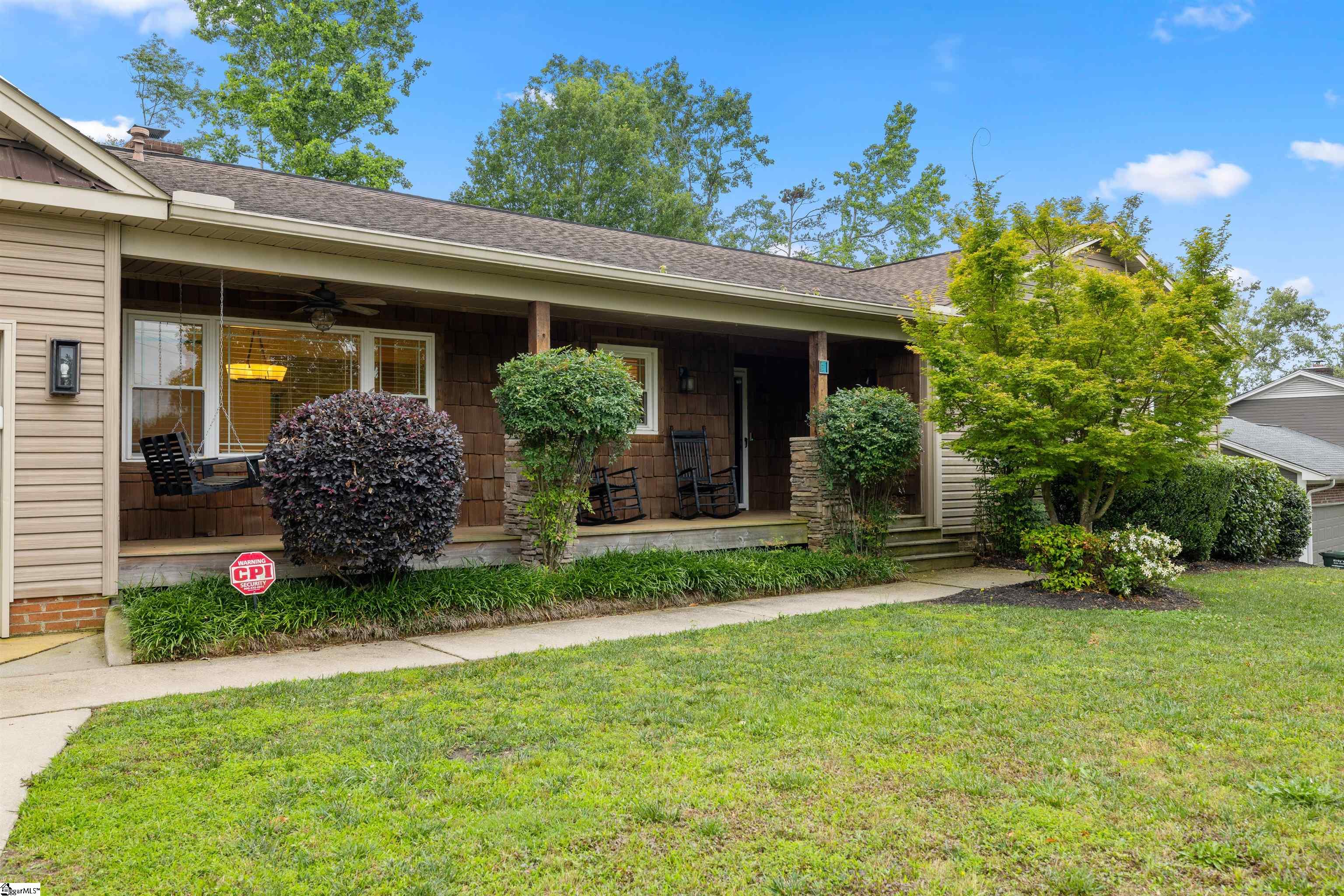 Property image 4 of 1 Huntley Castle Court in Gray Fox Run, Taylors, SC 29687