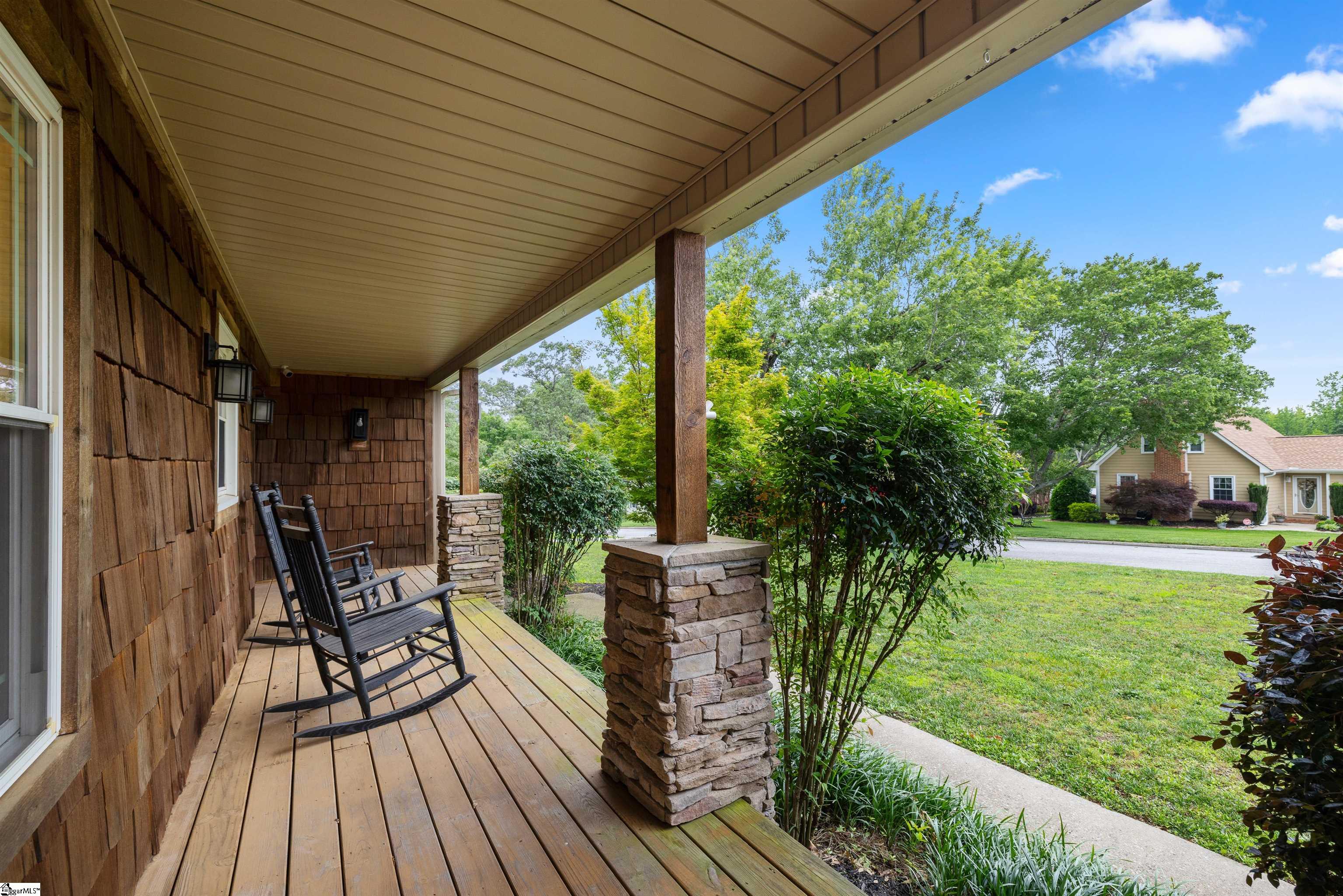 Property image 5 of 1 Huntley Castle Court in Gray Fox Run, Taylors, SC 29687