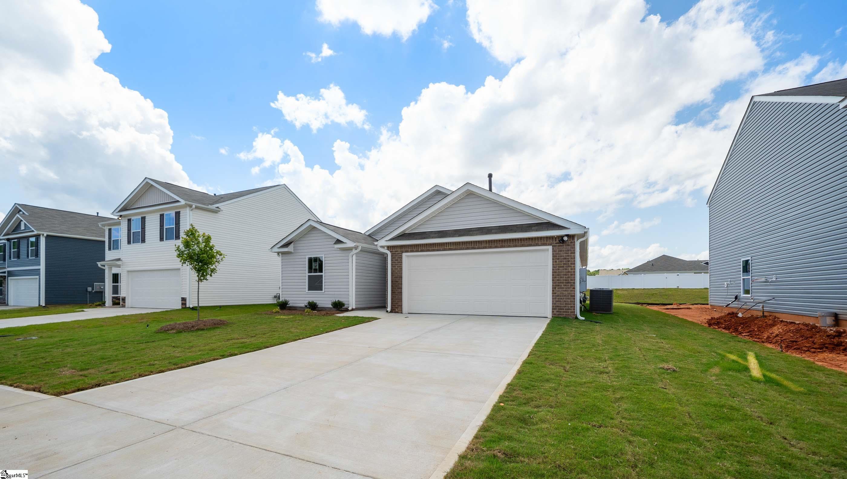 Property image 3 of 112 Larson Lane in Bentley Park, Greenwood, SC 29646
