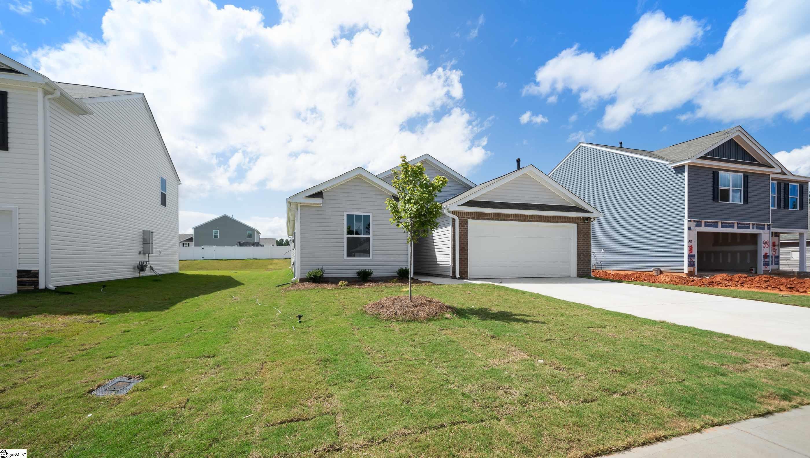 Property image 4 of 112 Larson Lane in Bentley Park, Greenwood, SC 29646