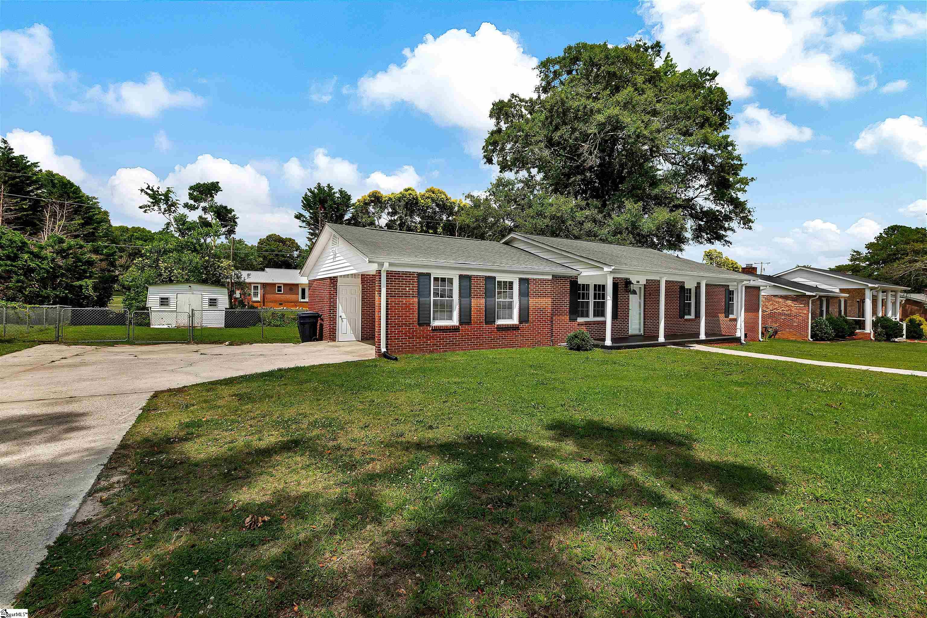 Property image 2 of 2305 Poplar Lane in Bellview Estates, Anderson, SC 29621