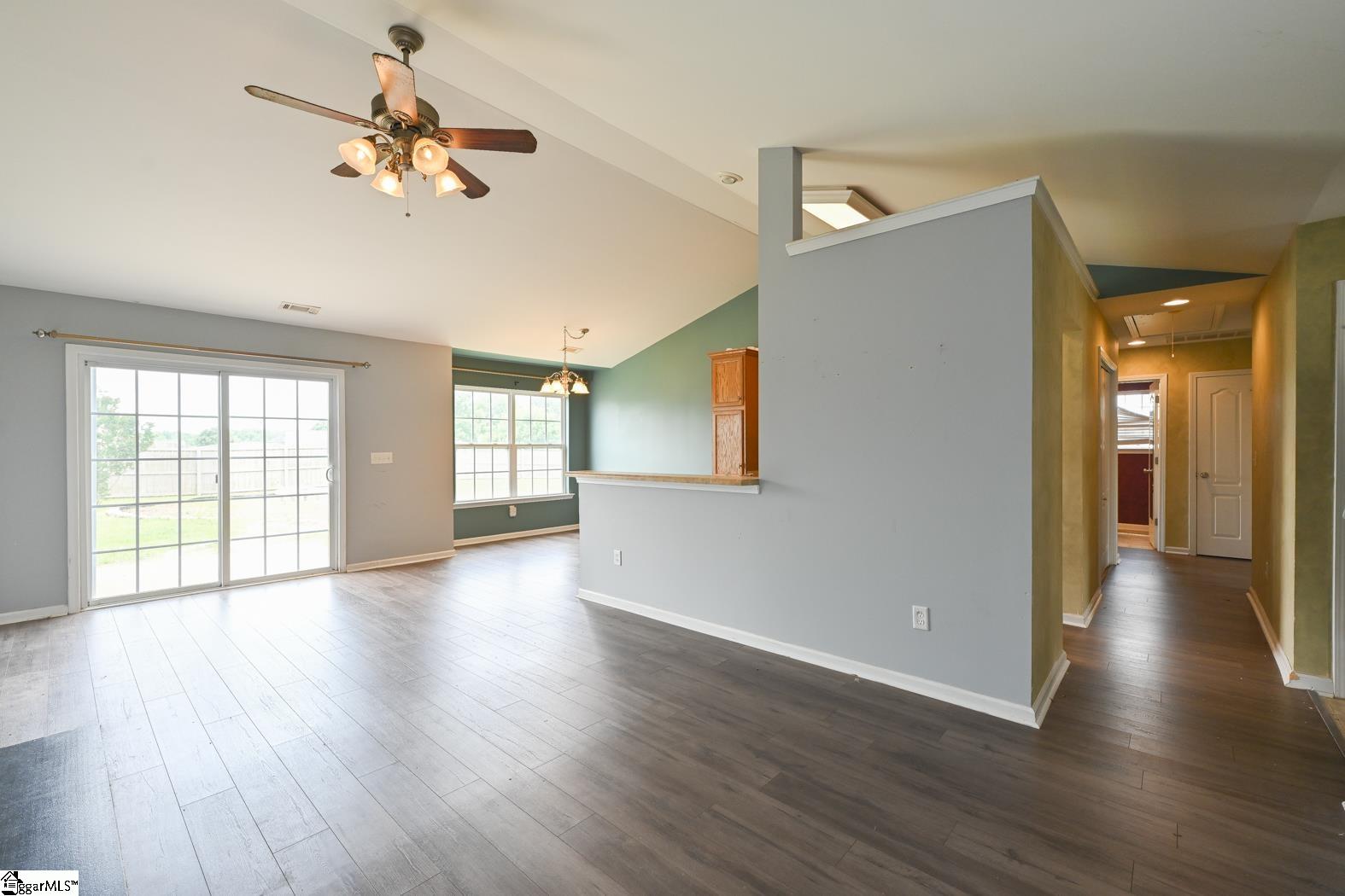 Property image 2 of 704 E Camelton Drive in Reidville Crossing, Woodruff, SC 29388