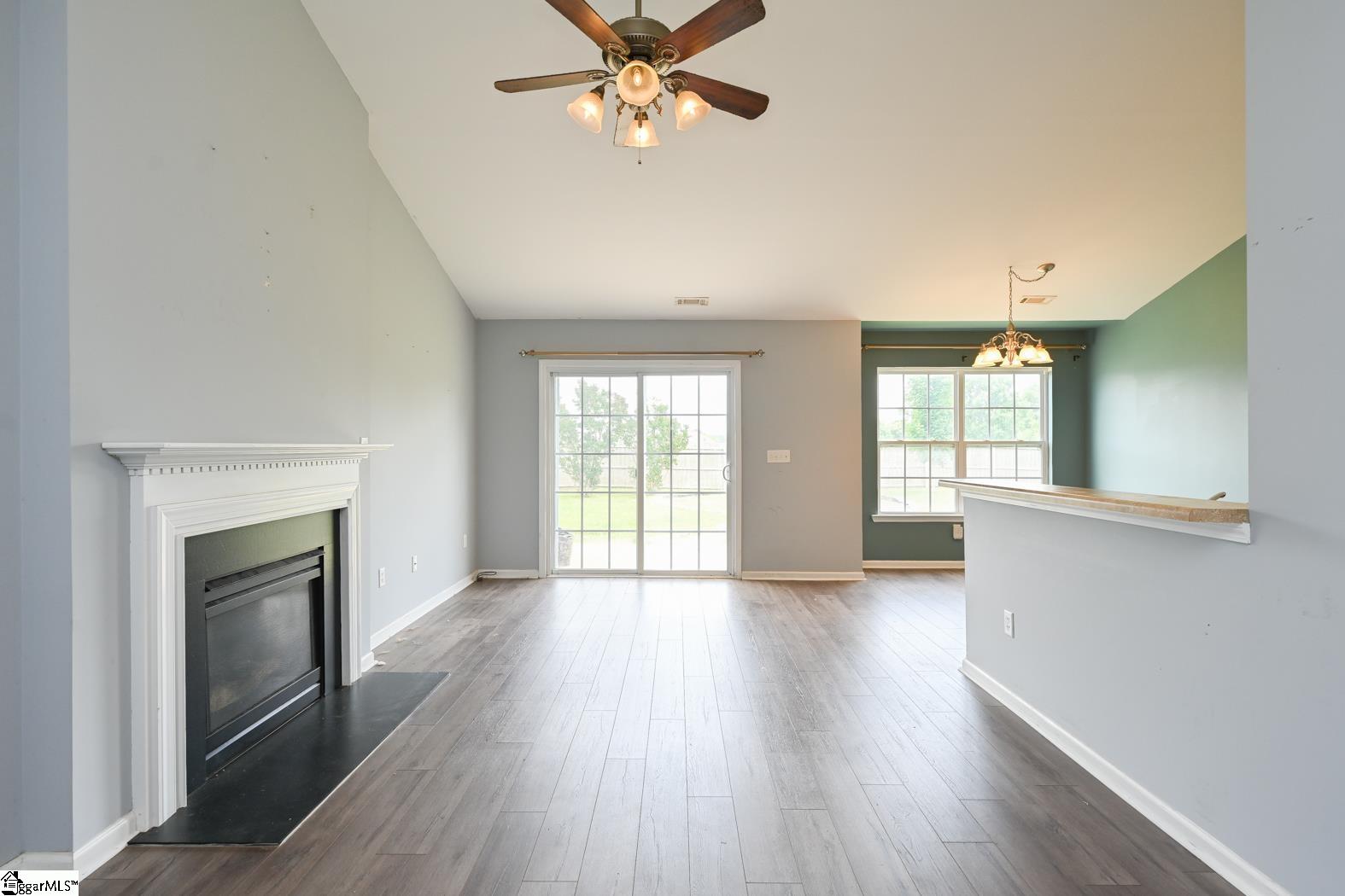 Property image 3 of 704 E Camelton Drive in Reidville Crossing, Woodruff, SC 29388