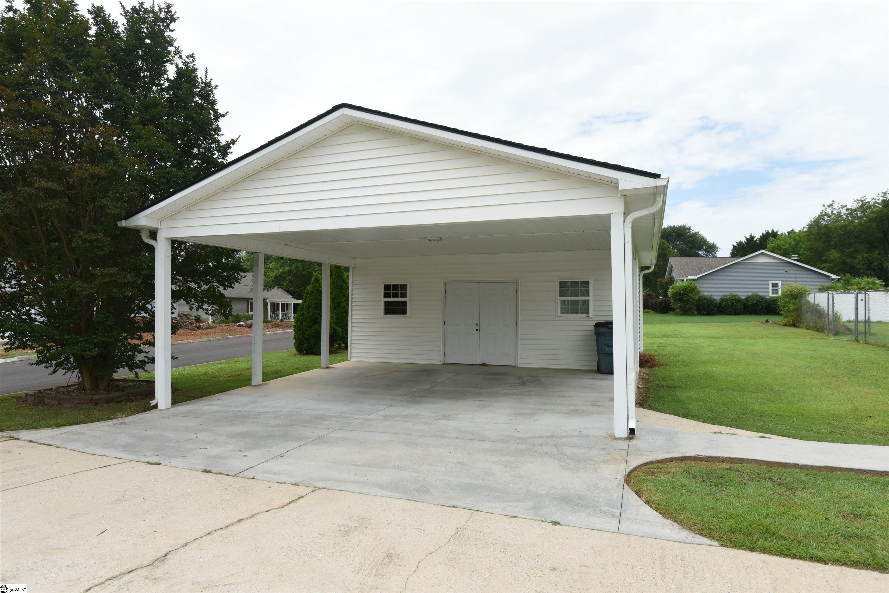 Property image 3 of 201 Andulusian Trail in Heritage Lakes, Simpsonville, SC 29681