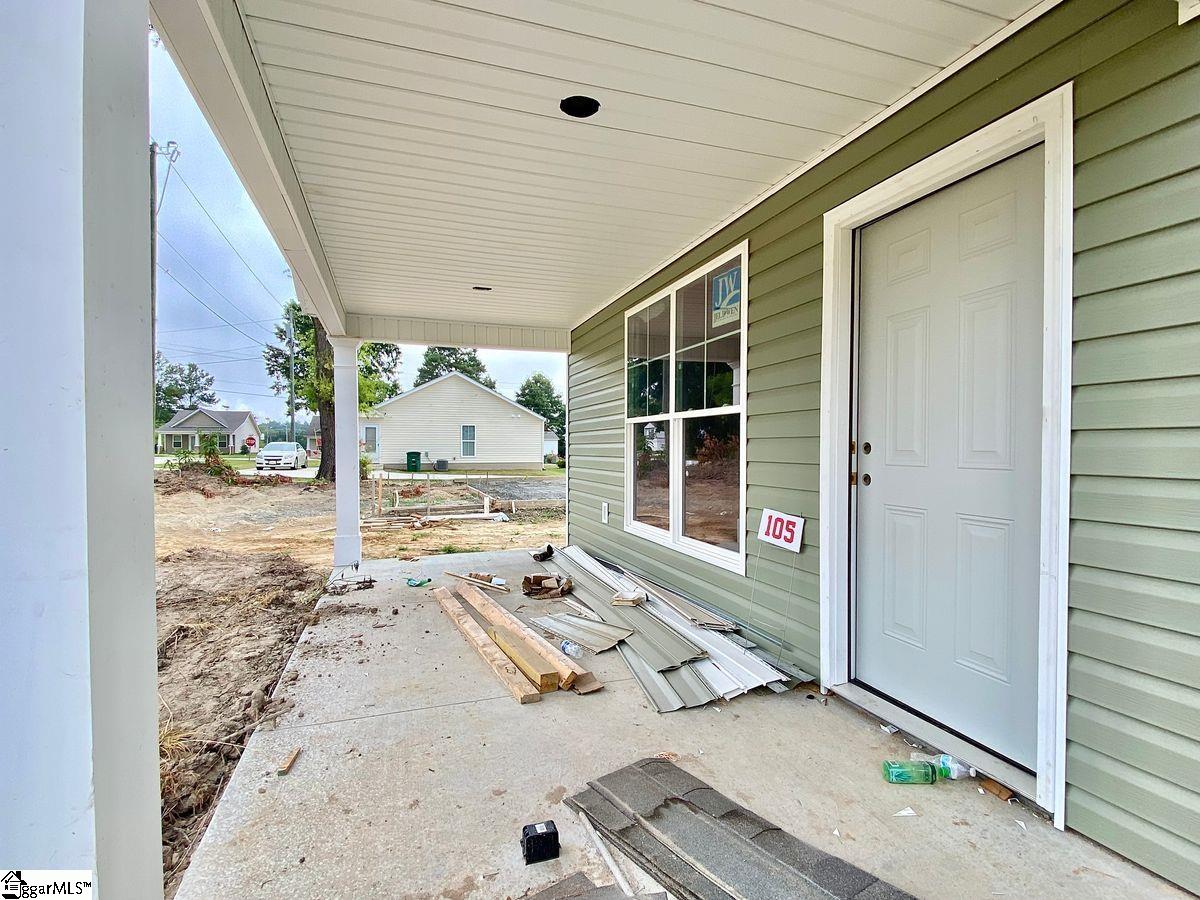 Property image 3 of 105 Colleton Lane in Blossom Meadows, Clinton, SC 29325