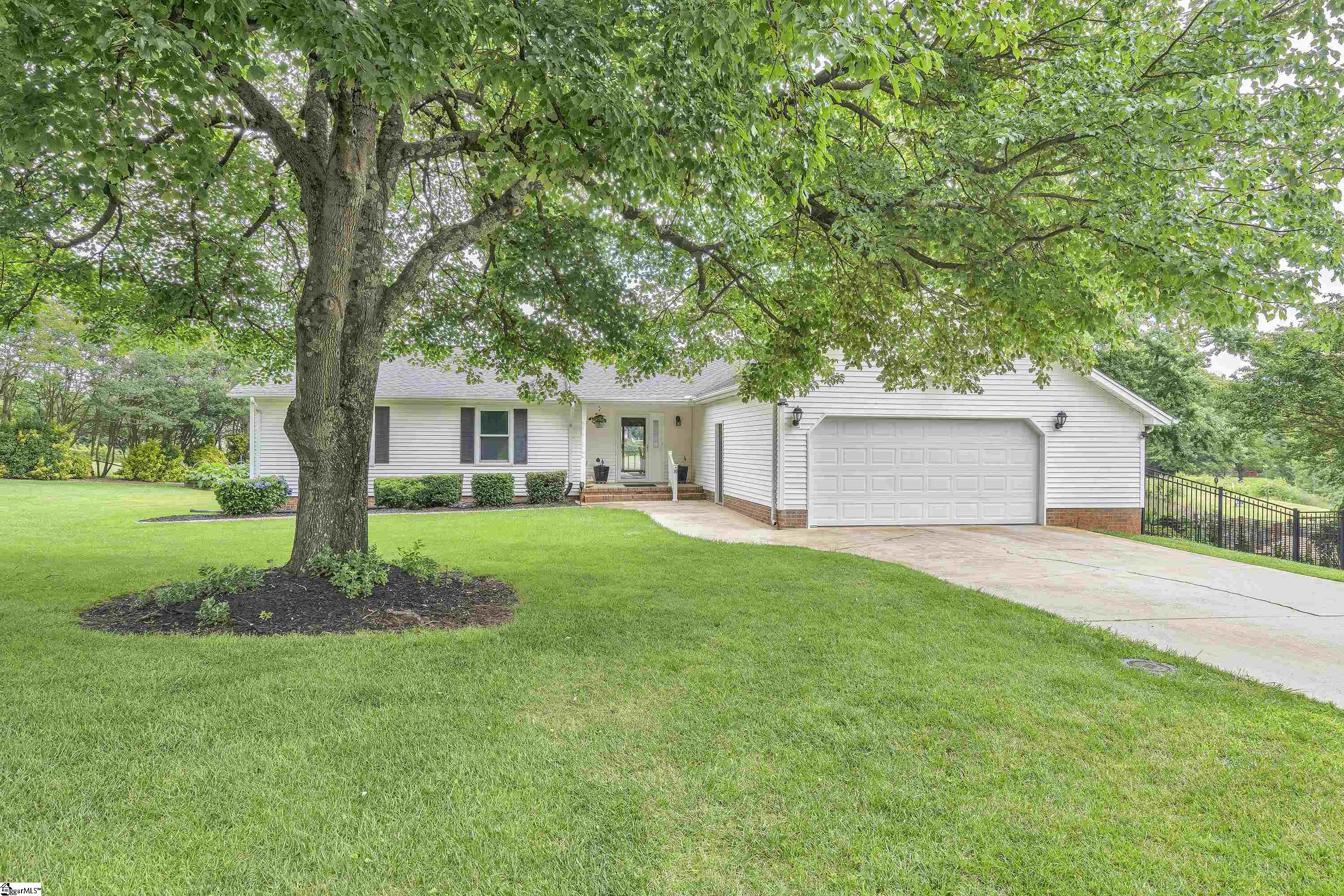 Property image 4 of 104 Capriole Court in Heritage Lakes, Simpsonville, SC 29681