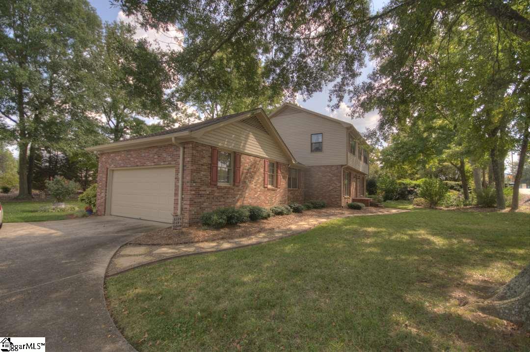 Property image 2 of 6 Tiverton Drive in Kingsgate, Greenville, SC 29615