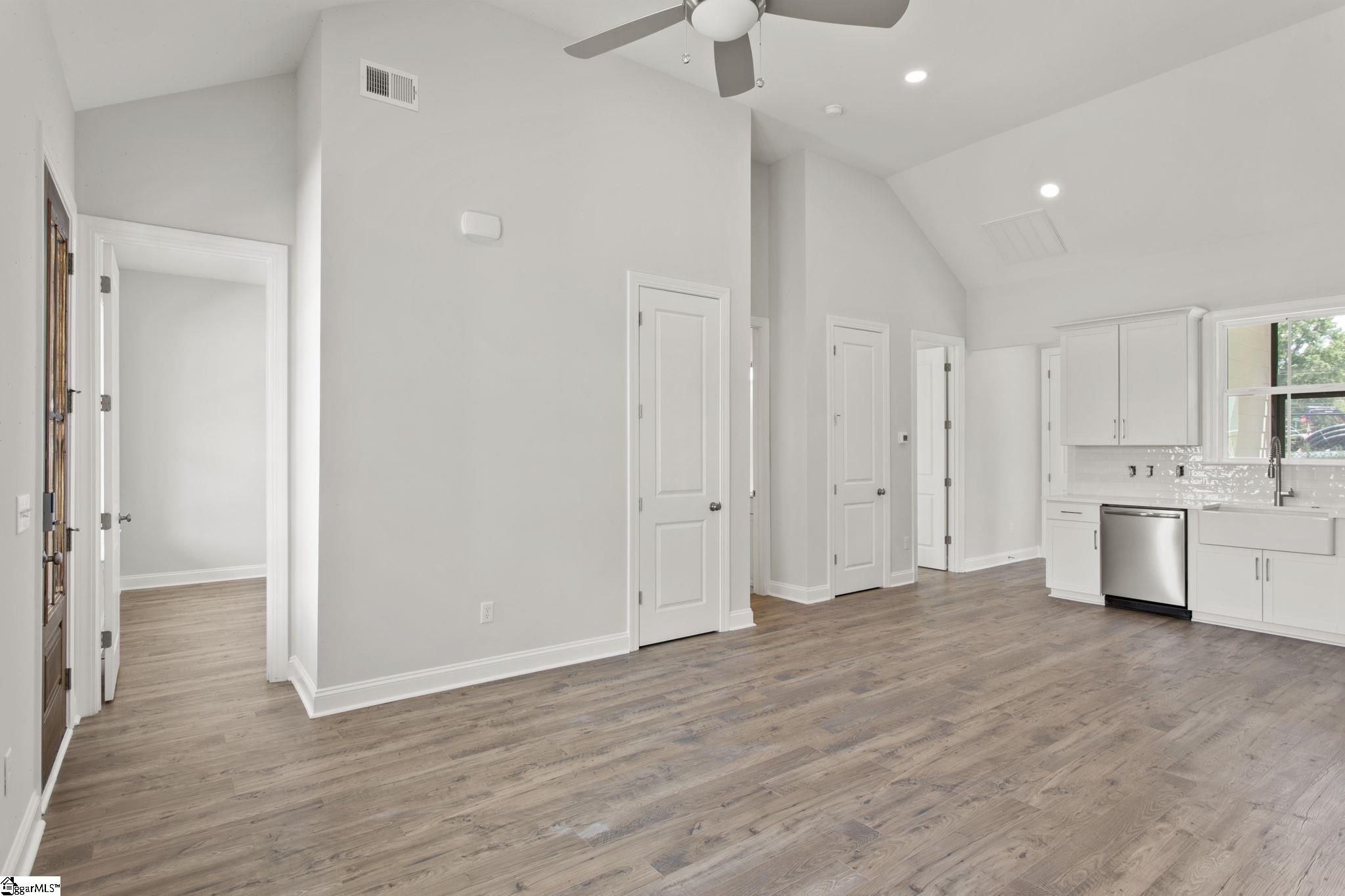 Property image 4 of 125 Cottage Lane in Palmetto Crossing, Greenwood, SC 29649