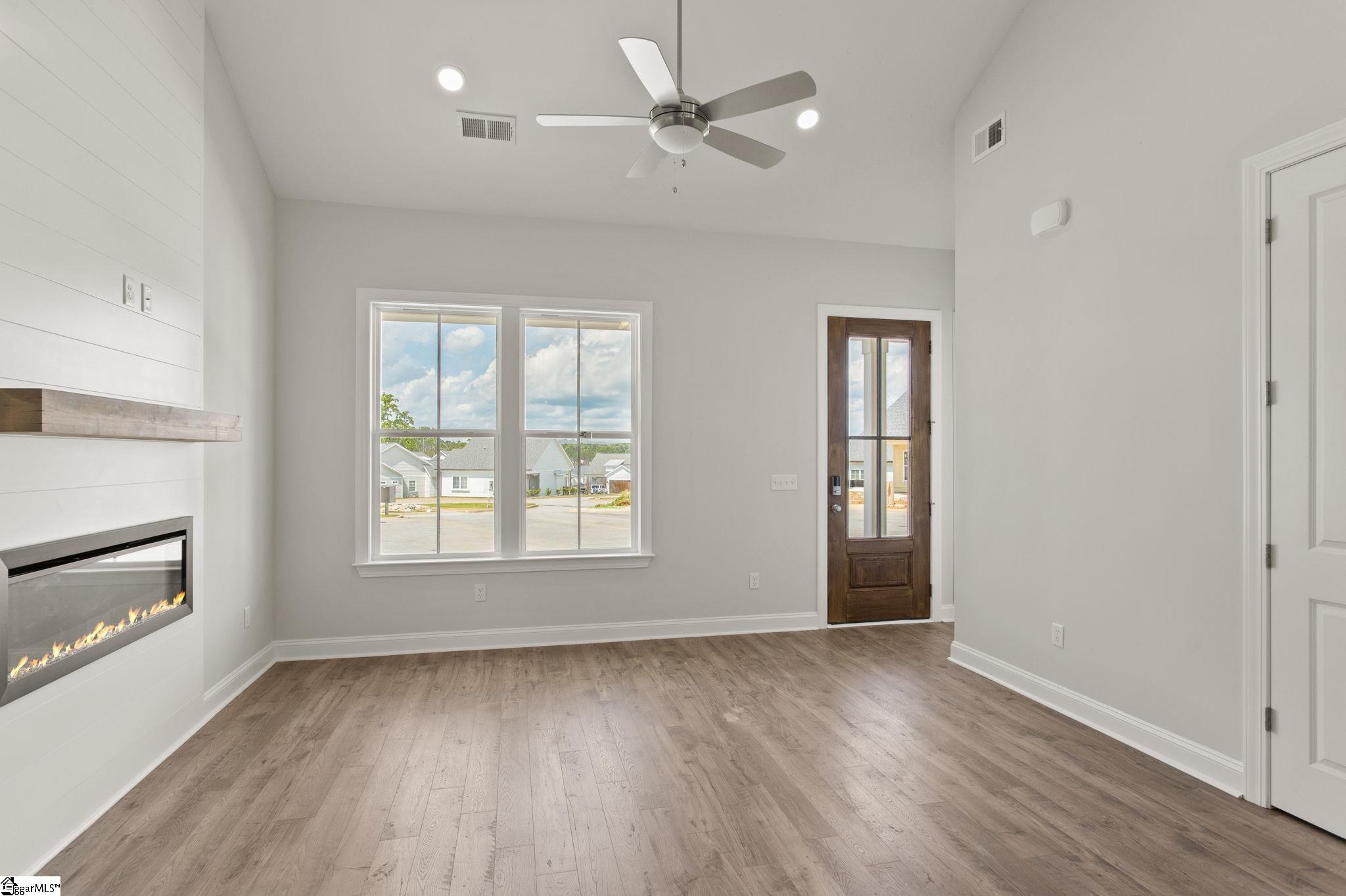 Property image 5 of 125 Cottage Lane in Palmetto Crossing, Greenwood, SC 29649