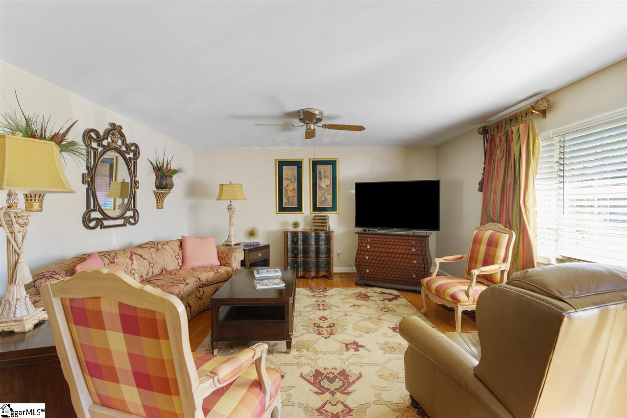 Property image 3 of 16 Capewood Court in Dellwood, Greenville, SC 29609