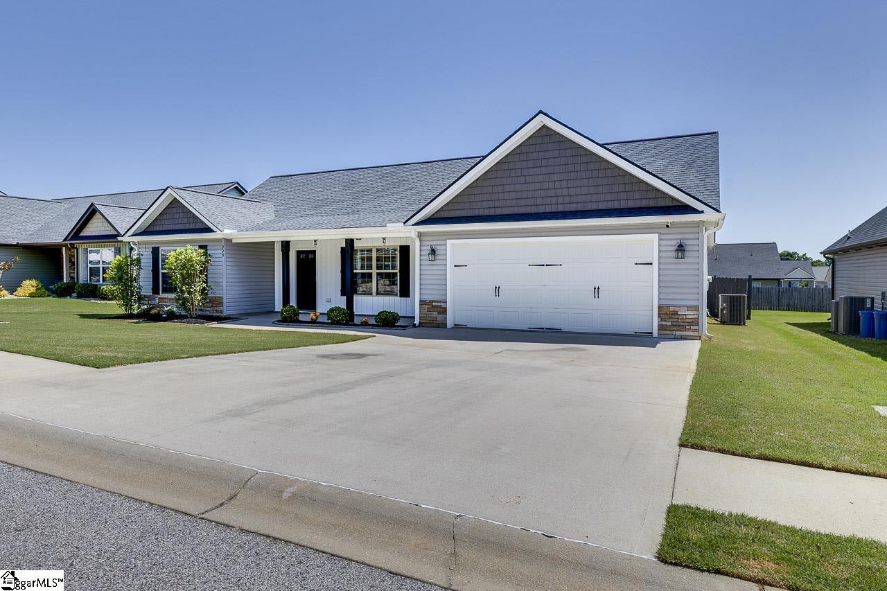 Property image 3 of 229 Lockeland Park Drive in Lockeland Park, Simpsonville, SC 29681