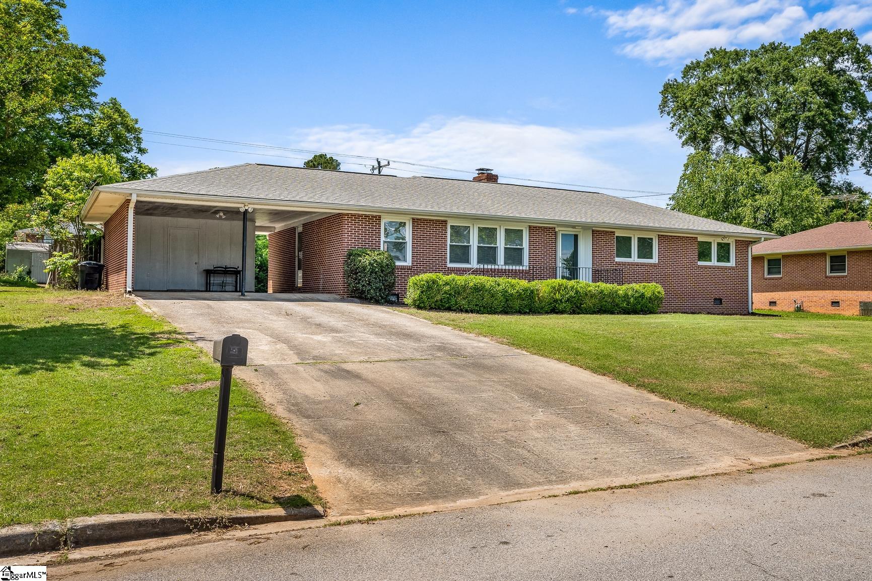 Property image 2 of 407 Harden Road in Bellview Estates, Anderson, SC 29621
