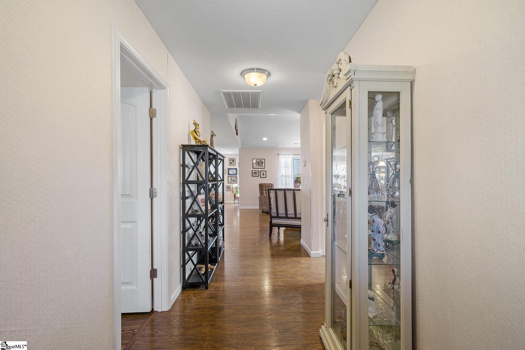 Property image 2 of 438 Peaksview Drive in Lockeland Park, Simpsonville, SC 29681