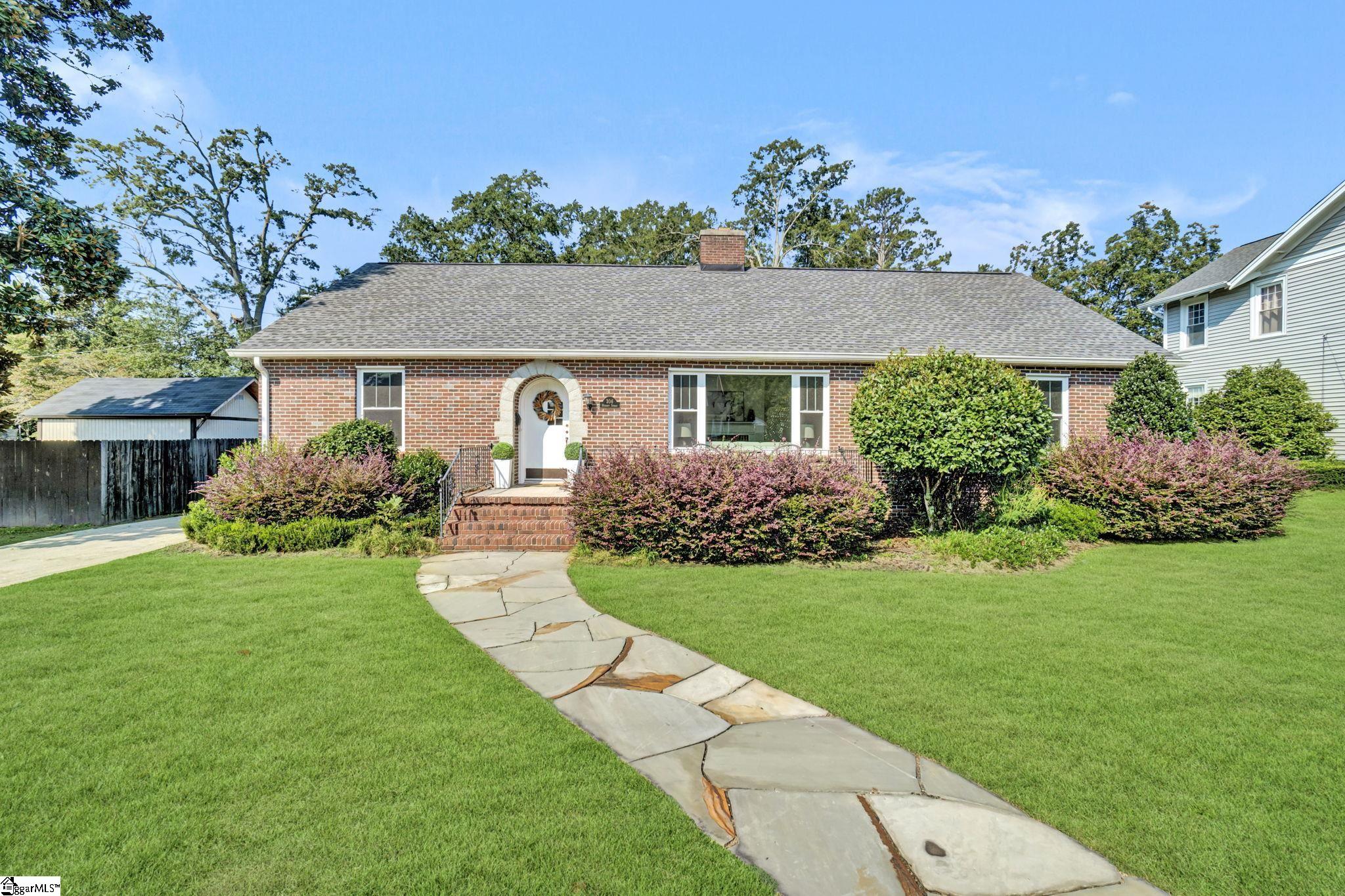 Property image 2 of 306 Hickory Street in College View, Clinton, SC 29325