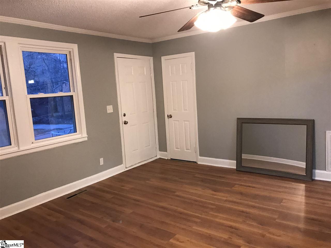 Property image 3 of 309 Crescent Drive in Grayview Estate, Laurens, SC 29360