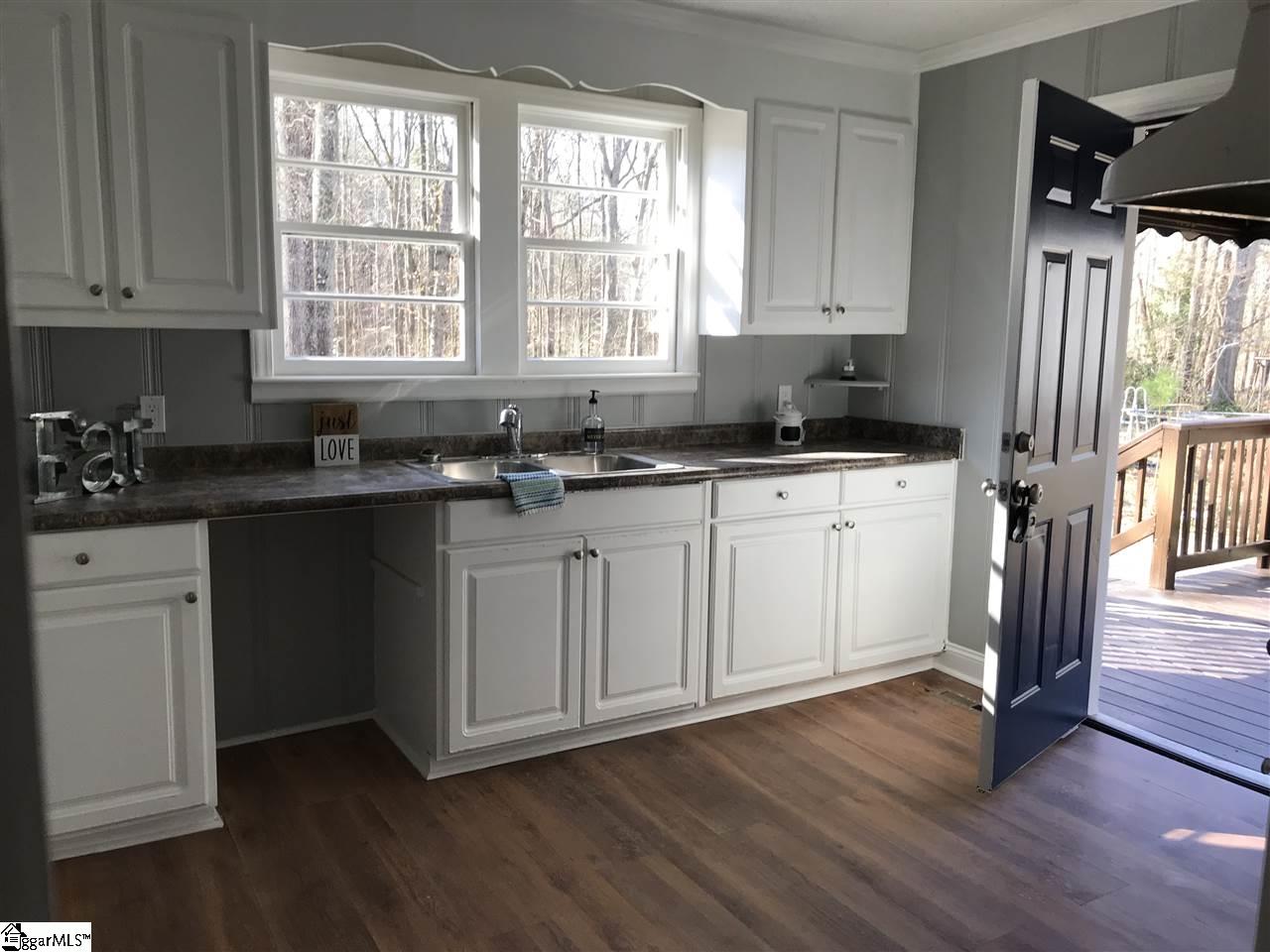 Property image 4 of 309 Crescent Drive in Grayview Estate, Laurens, SC 29360