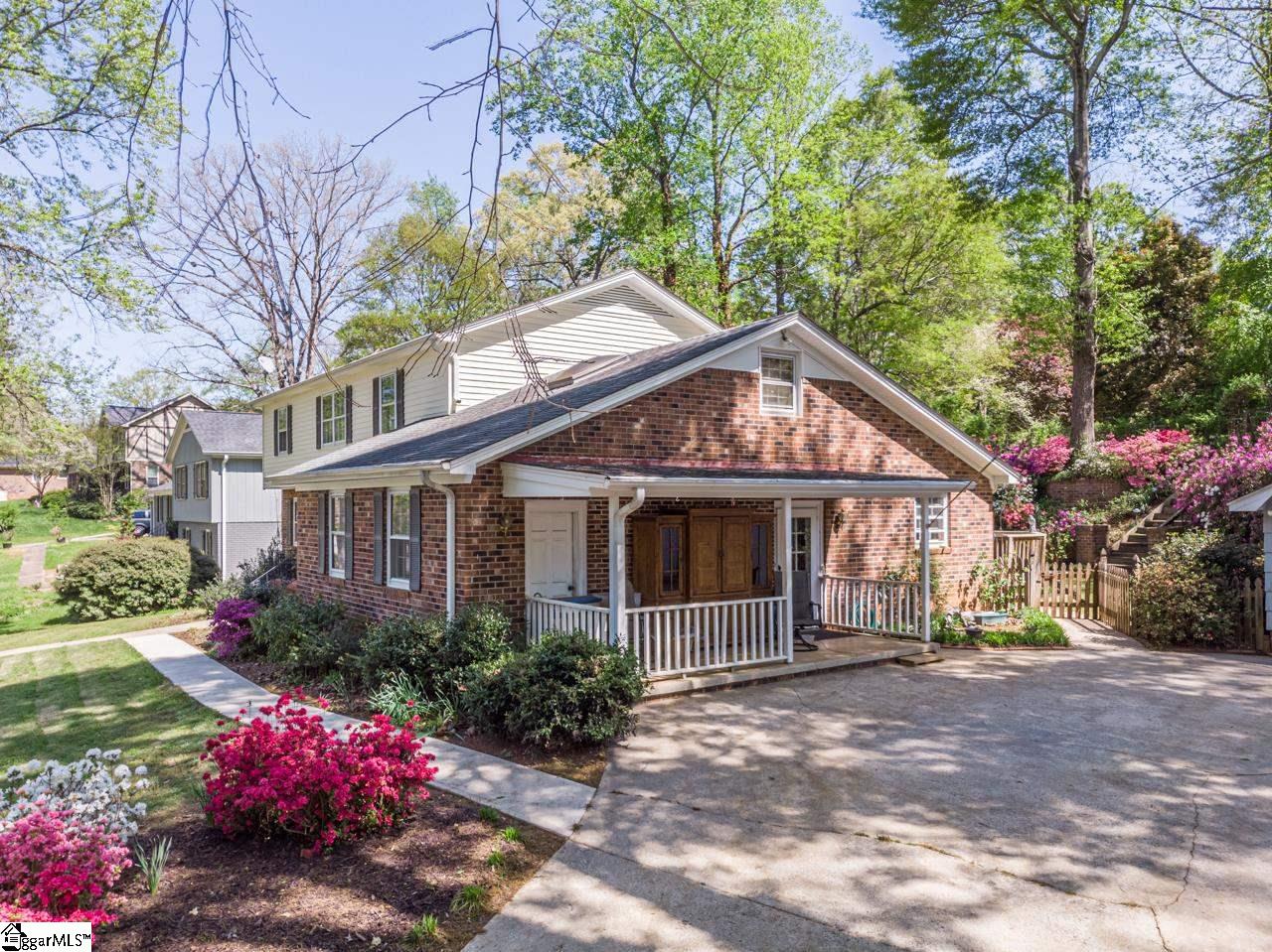 Property image 2 of 104 E Kenilworth Drive in Kingsgate, Greenville, SC 29615-2441