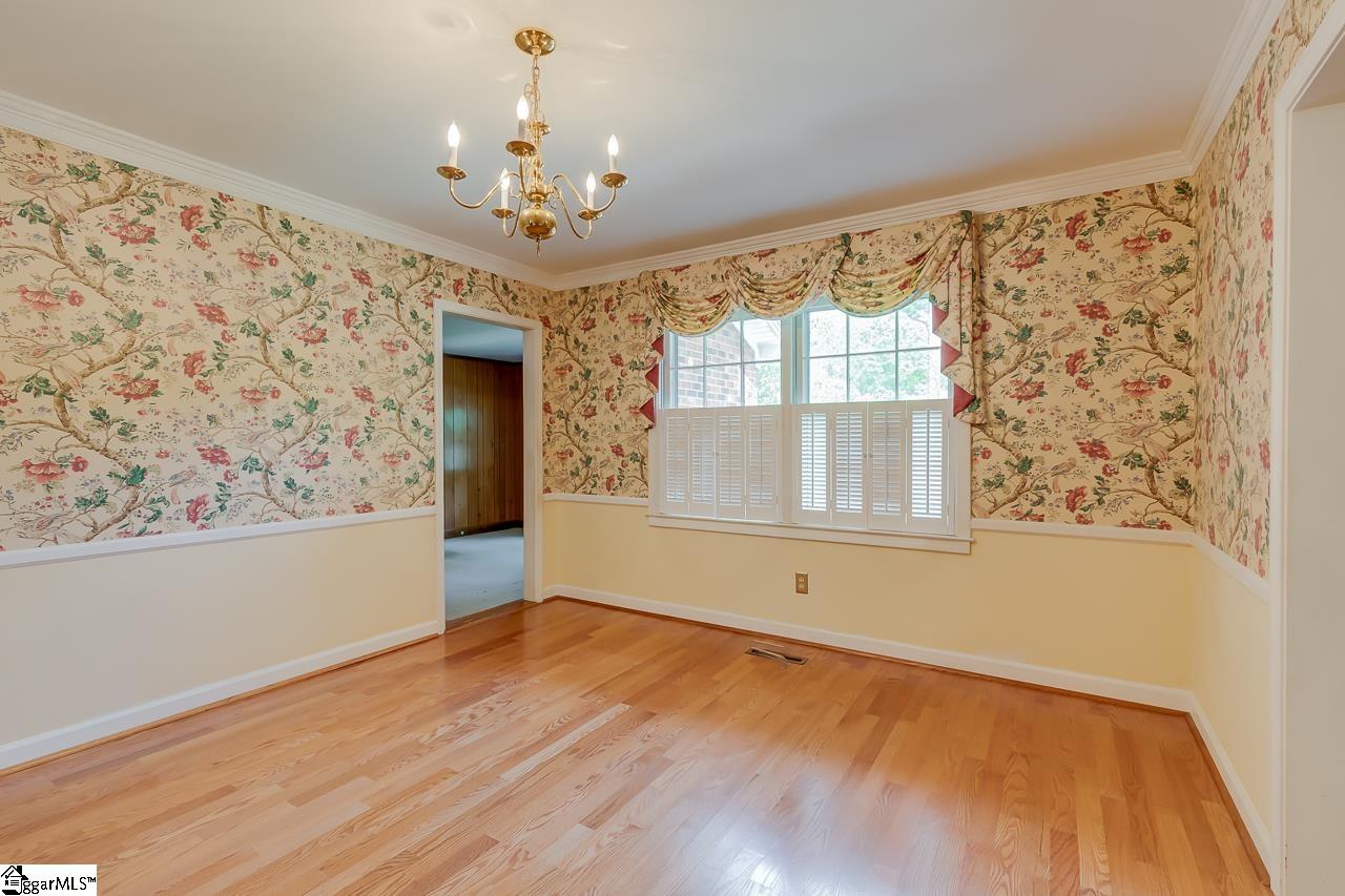 Property image 5 of 104 E Kenilworth Drive in Kingsgate, Greenville, SC 29615-2441