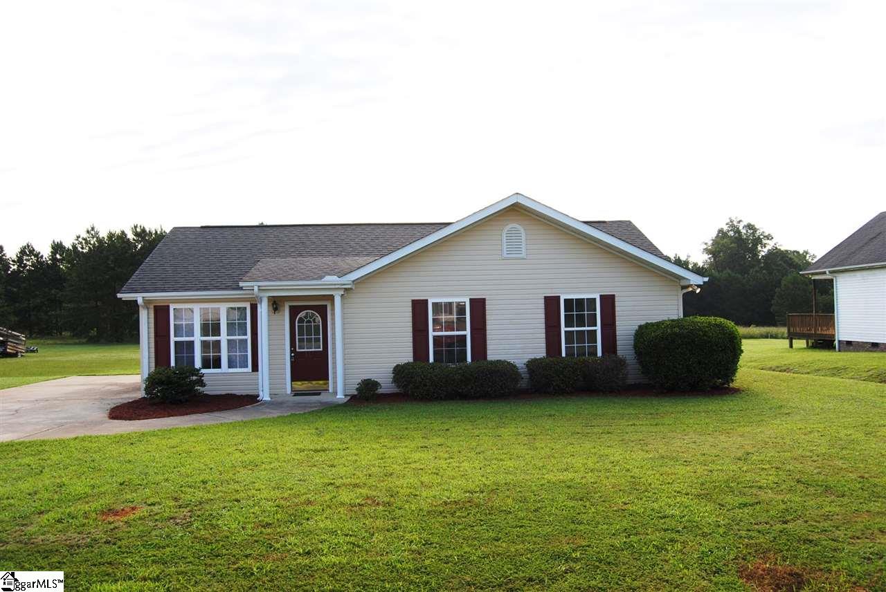 Property image 2 of 111 Essex Drive in Hampton Woods, Clinton, SC 29325