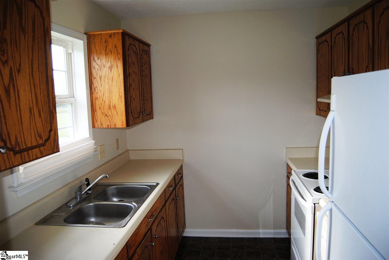 Property image 5 of 111 Essex Drive in Hampton Woods, Clinton, SC 29325