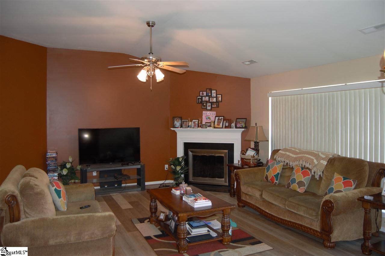 Property image 3 of 318 Oakboro Lane in Autumn Woods, Simpsonville, SC 29680