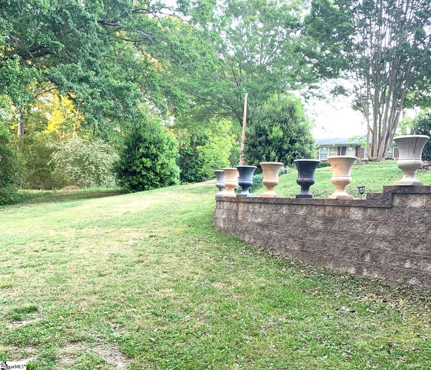 Property image 2 of 101 Crescent Drive in Grayview Estate, Laurens, SC 29360
