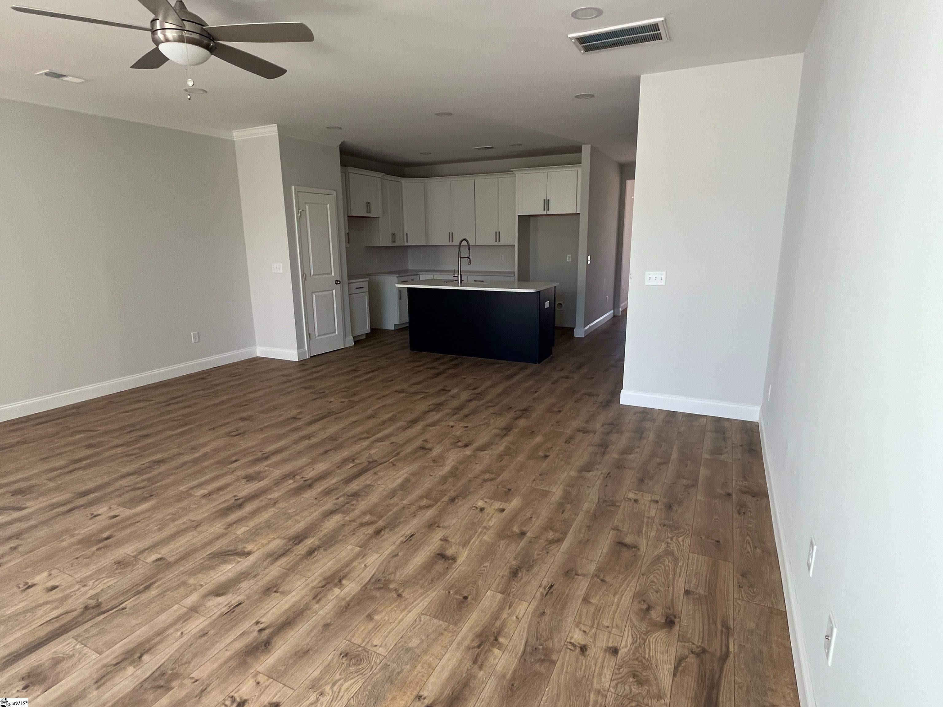 Property image 2 of 220 Lake Greenwood Boulevard in Palmetto Crossing, Greenwood, SC 29649