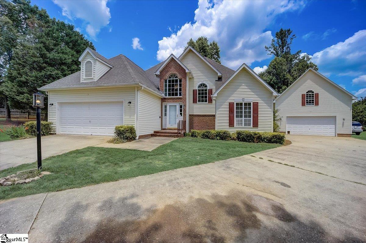 Property image 2 of 407 Lancelot Court in Regency Park, Anderson, SC 29625