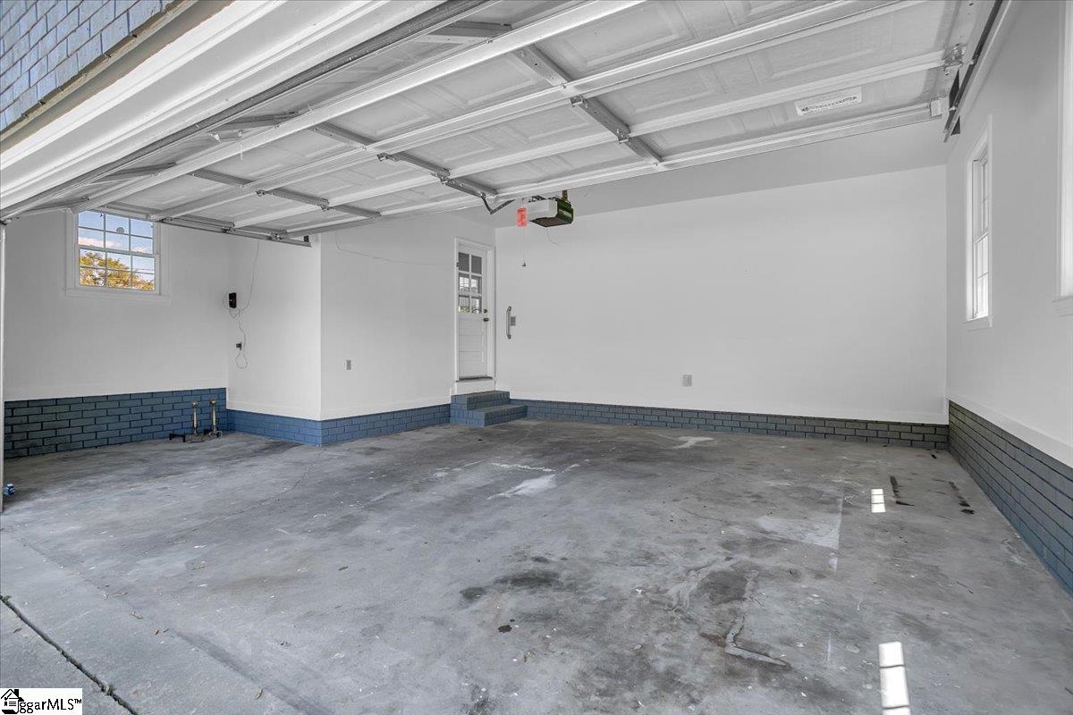 Property image 3 of 208 Lambourn Way in Kingsgate, Greenville, SC 29615