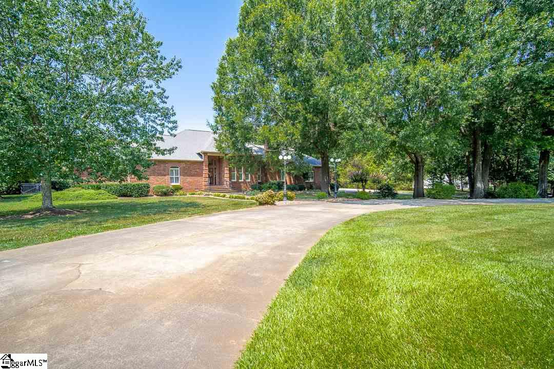 Property image 2 of 115 Hunt Club Drive in Fox Hollow Farm, Simpsonville, SC 29680-7008
