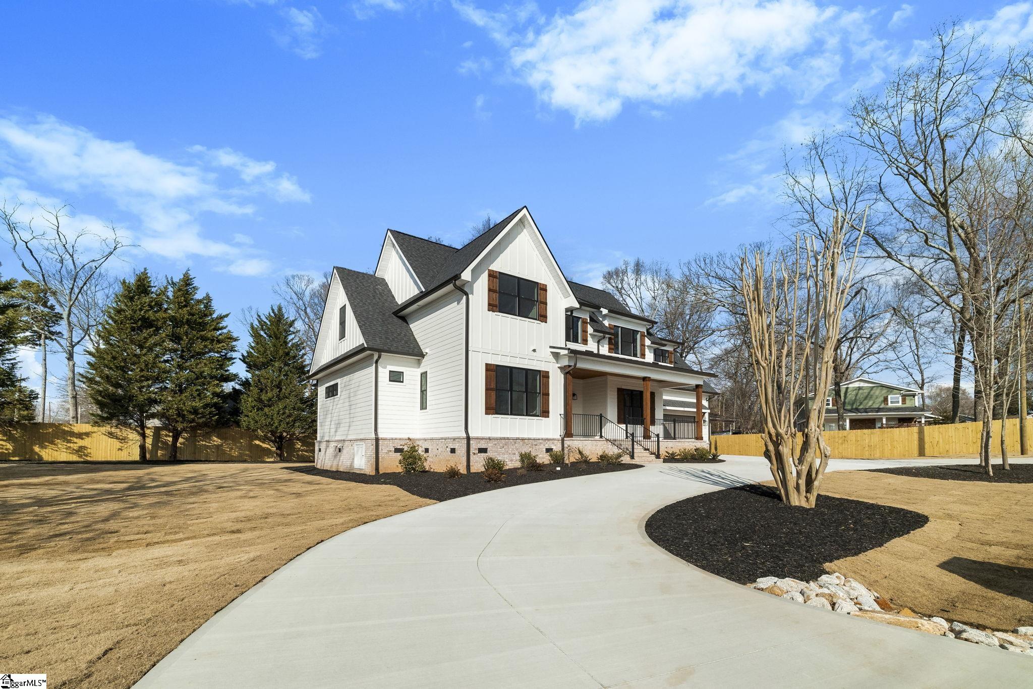 Property image 2 of 1 Mapleton Drive in Pine Forest, Greenville, SC 29607