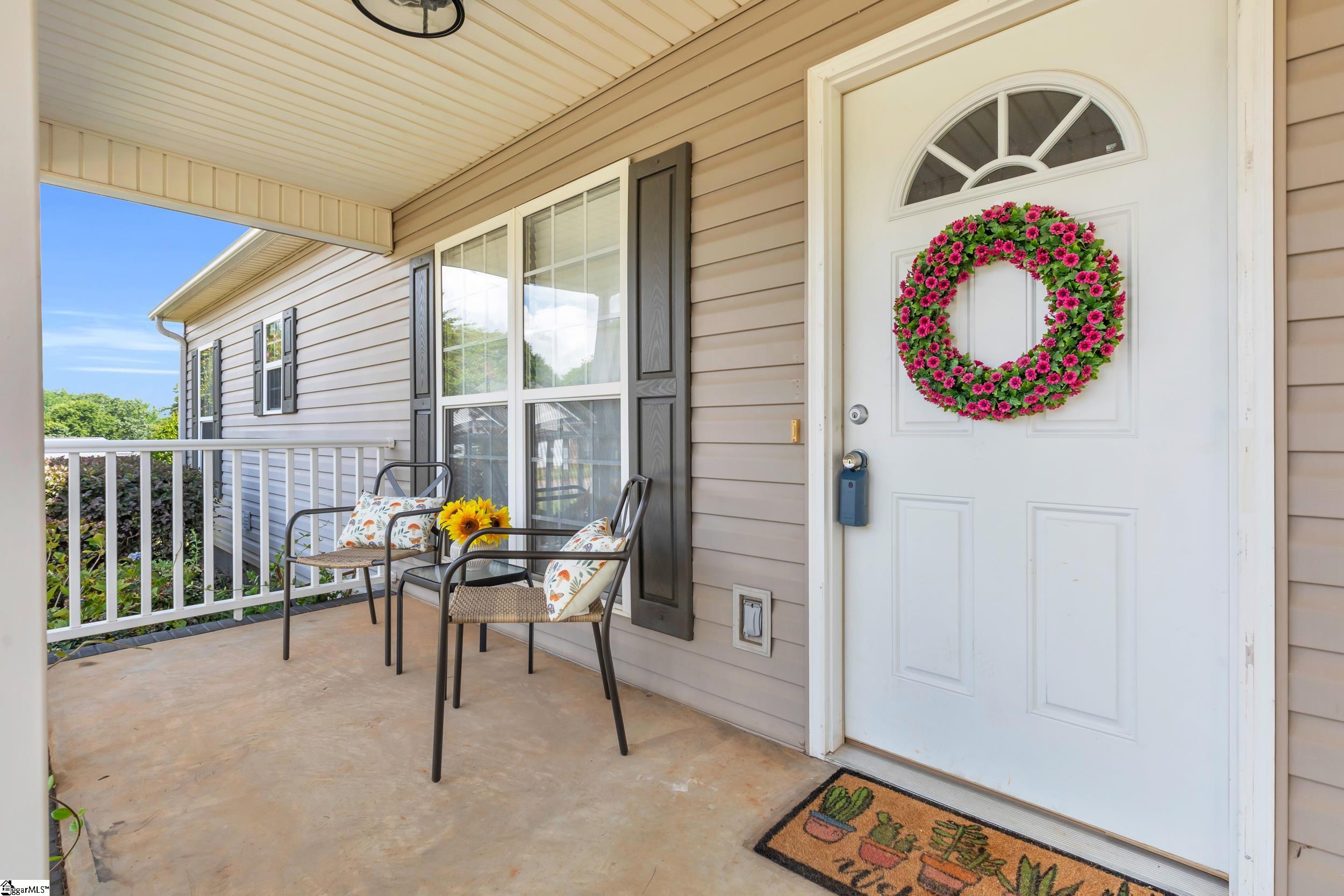 Property image 2 of 330 Split Oak Lane in Woods Creek Crossing, Inman, SC 29349