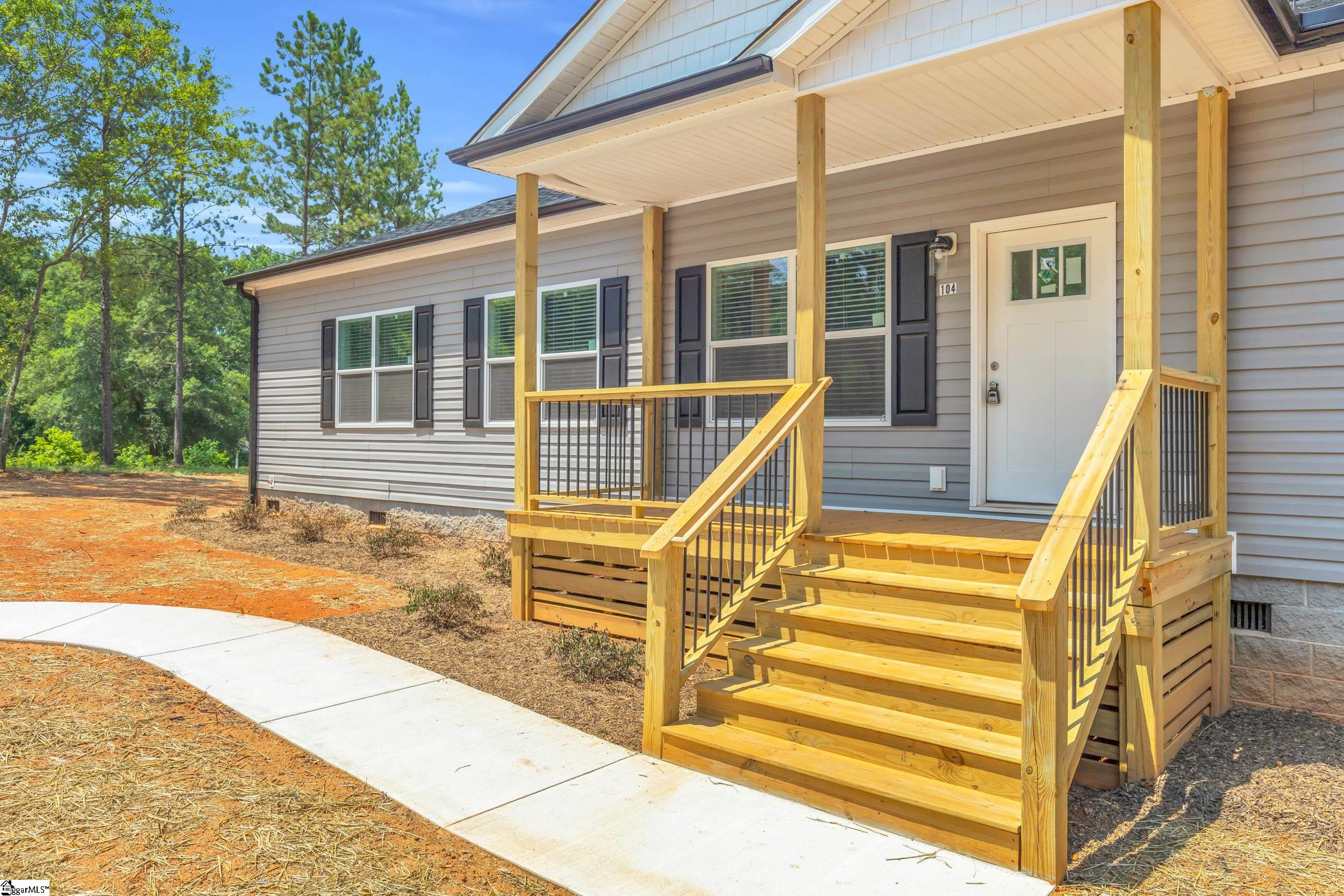 Property image 2 of 104 Joseph Drive in Holiday Acres, Starr, SC 29684