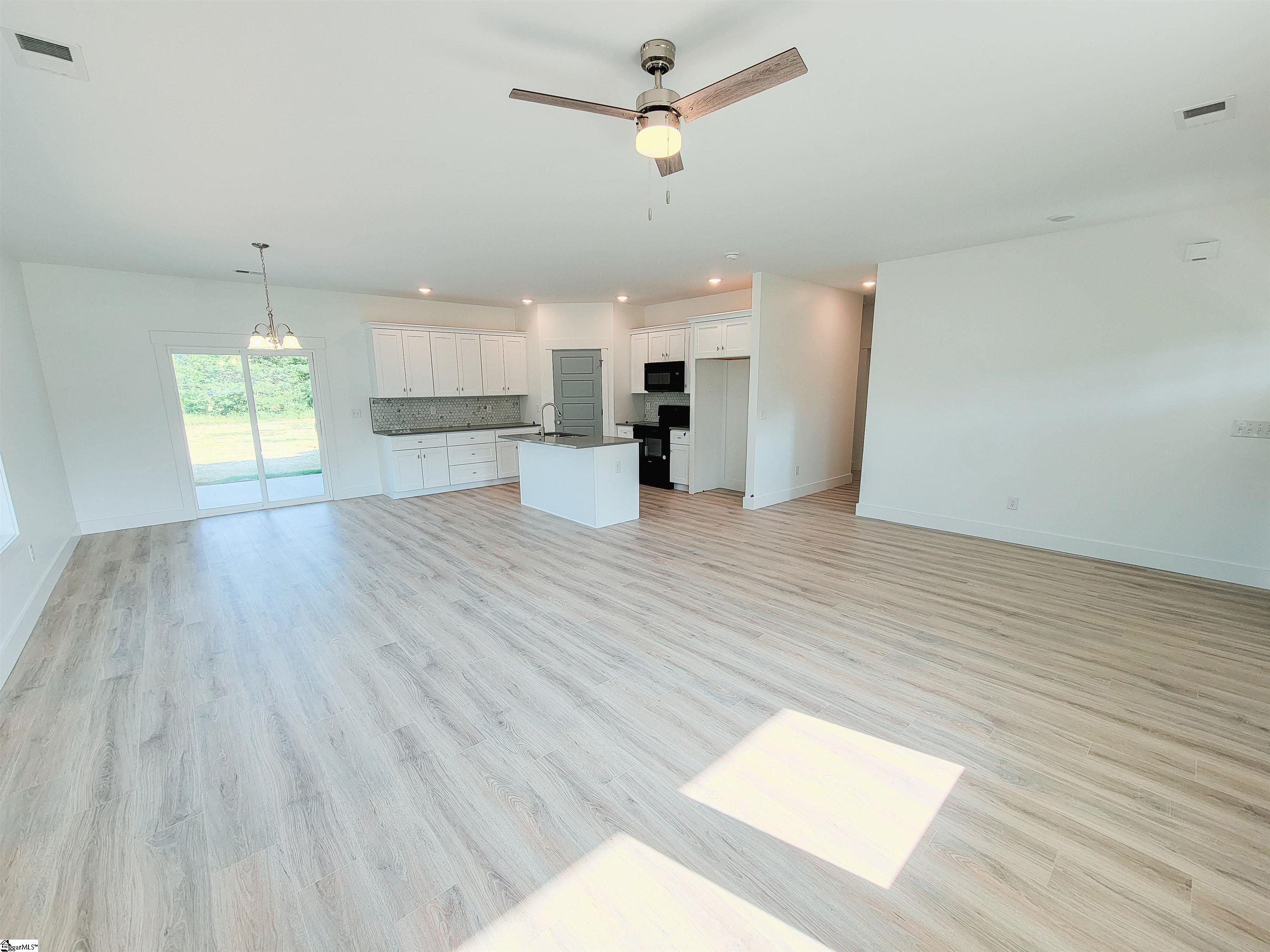 Property image 5 of 205 Essex Drive in Hampton Woods, Clinton, SC 29325