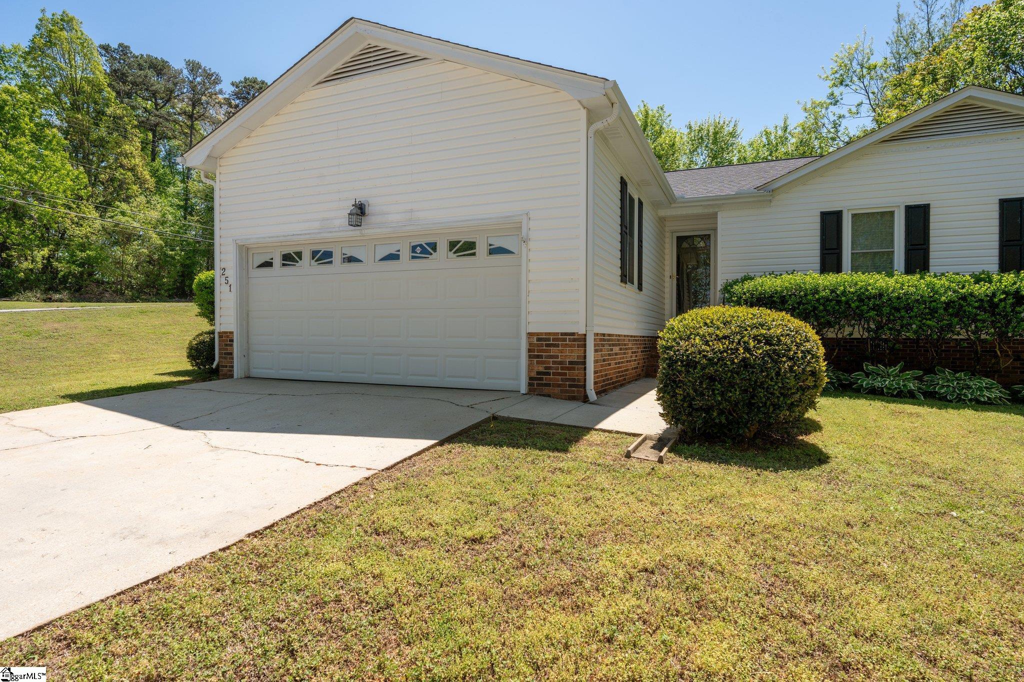 Property image 2 of 251 Celestial Drive in Crestview Hills, Greer, SC 29651