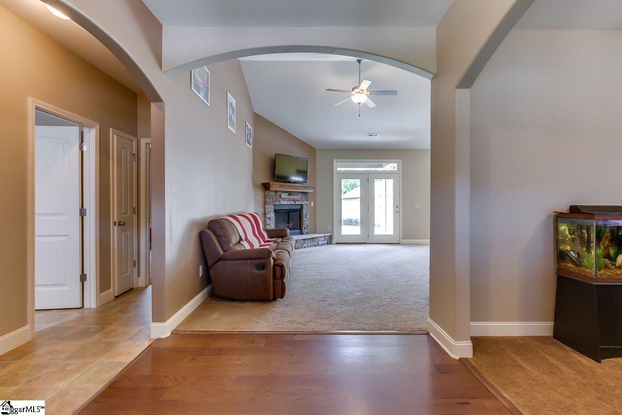 Property image 4 of 100 Rising Meadow Lane in Meadow Breeze, Taylors, SC 29687