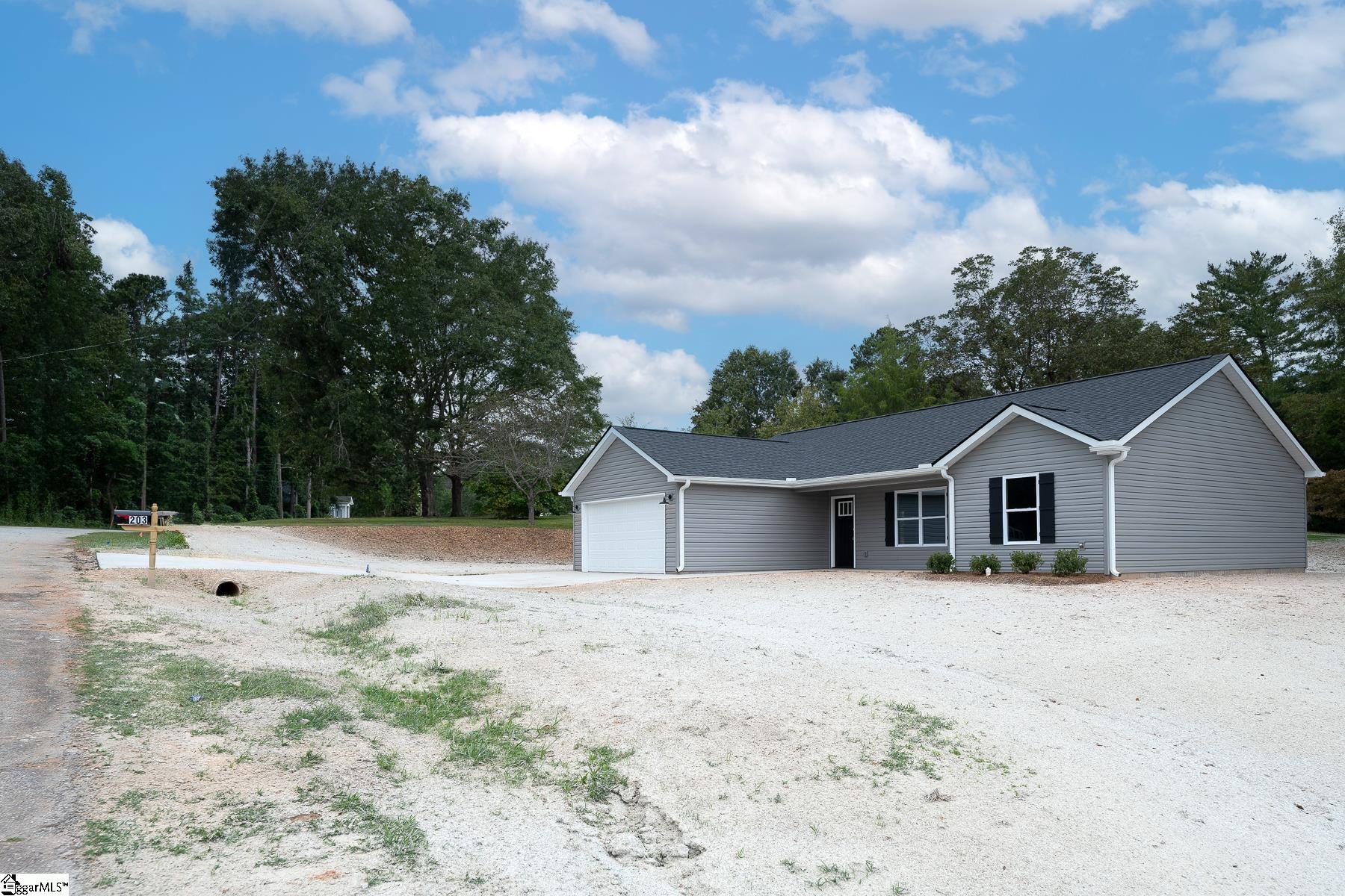 Property image 2 of 203 Southside Drive in Grayview Estate, Laurens, SC 29360