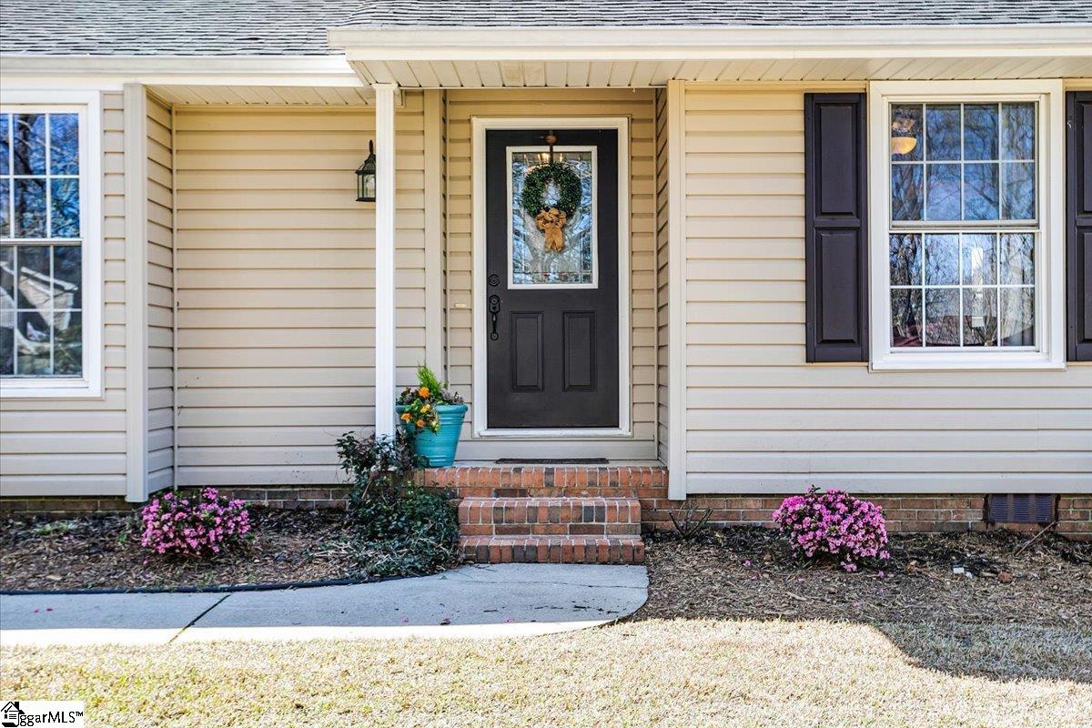 Property image 2 of 114 Crowndale Drive in Gray Fox Run, Taylors, SC 29687