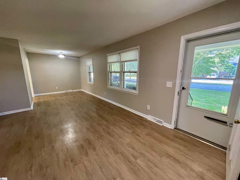 Property image 3 at 102 W Maple Street, Clinton, SC 29325