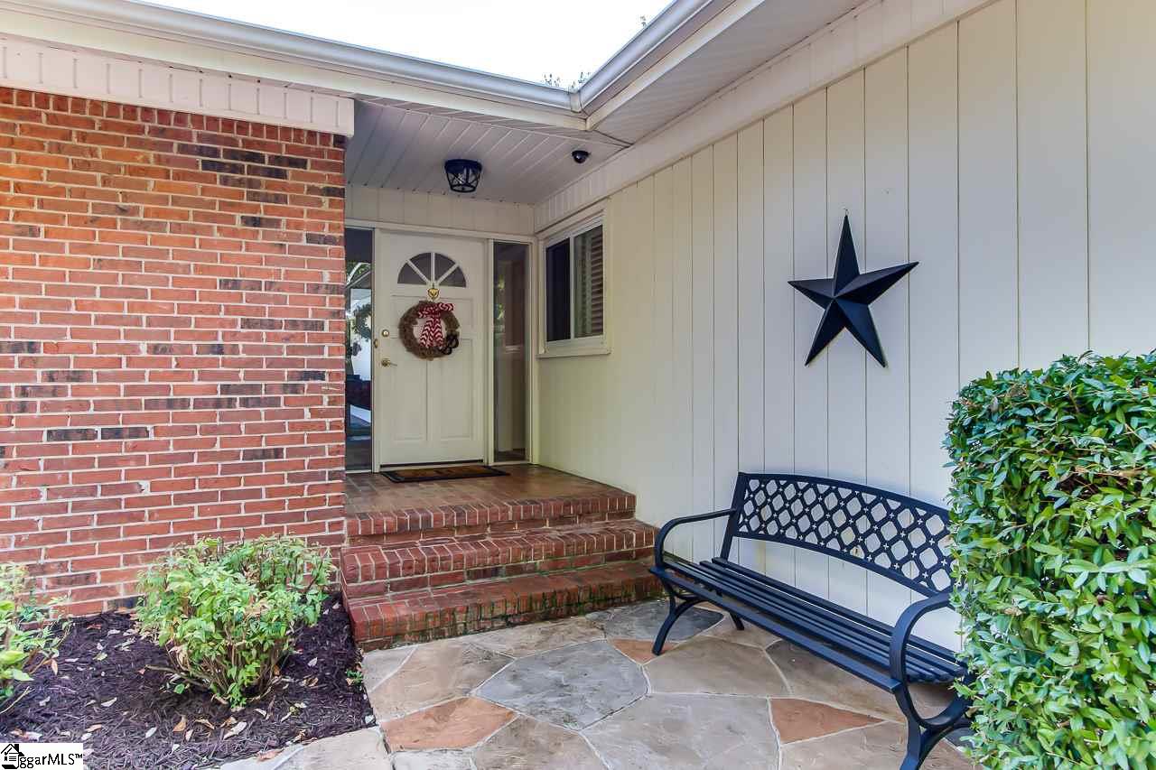 Property image 2 of 6 Wimborne Drive in Kingsgate, Greenville, SC 29615-2436
