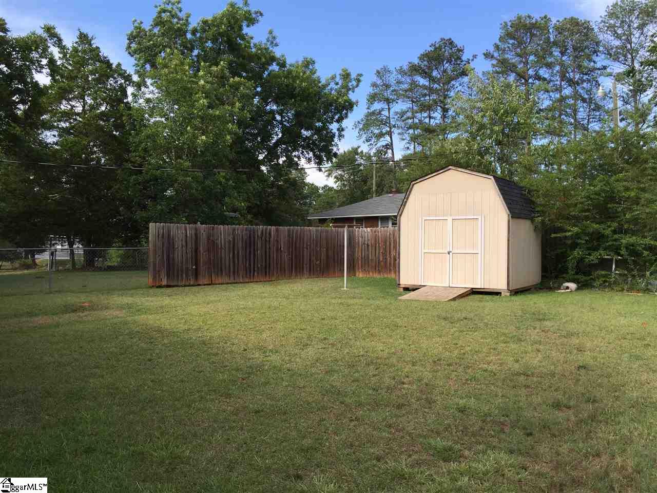 Property image 3 of 209 Crescent Drive in Grayview Estate, Laurens, SC 29360