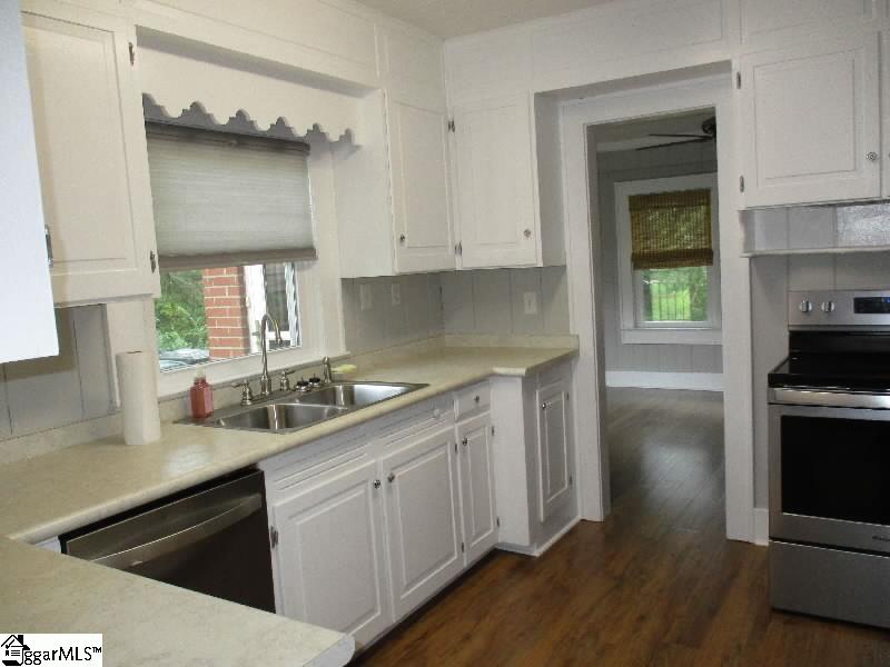 Property image 3 of 101 Meadow Road in Grayview Estate, Laurens, SC 29360