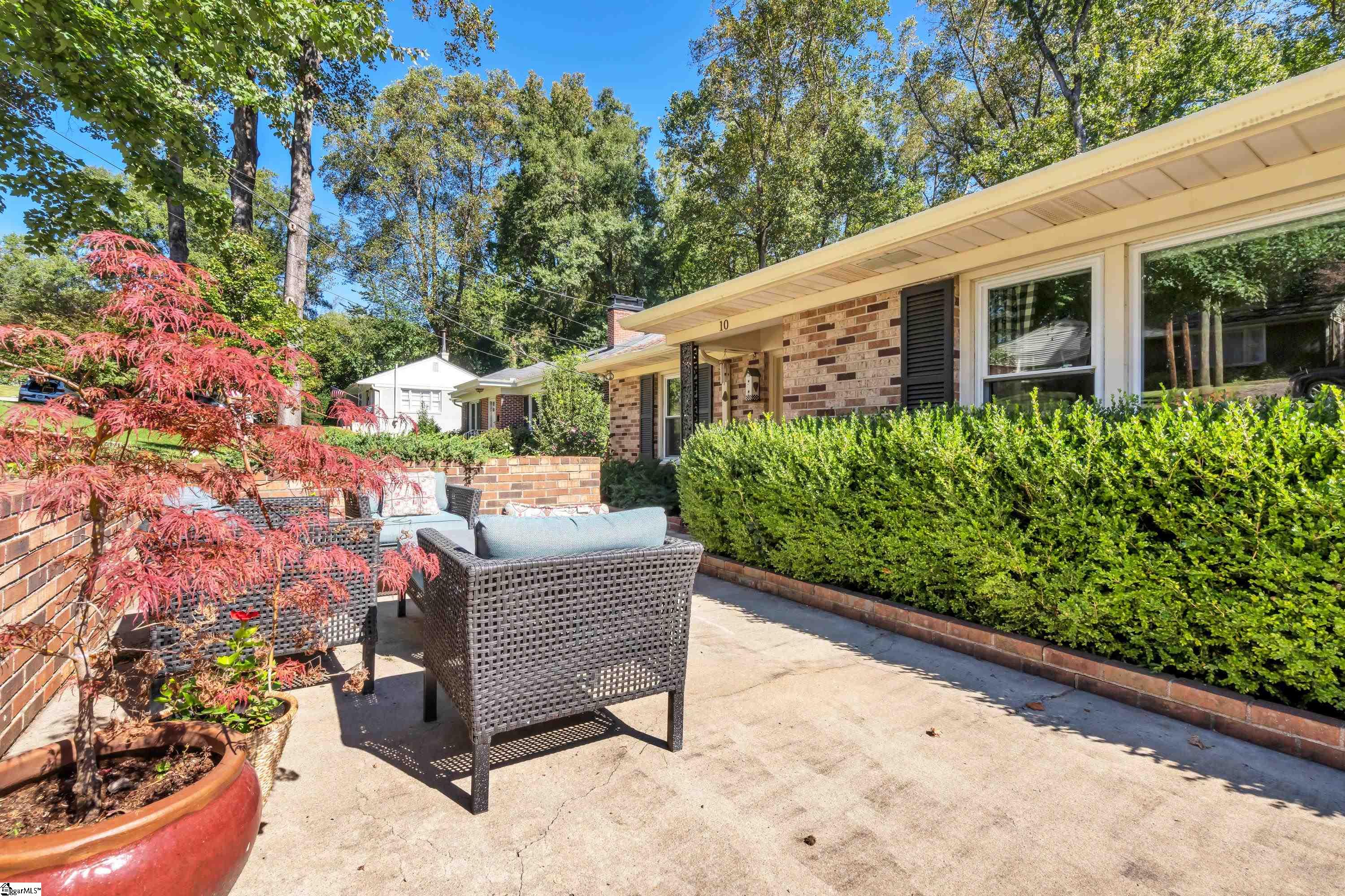 Property image 3 of 10 Coventry Lane in Dellwood, Greenville, SC 29609