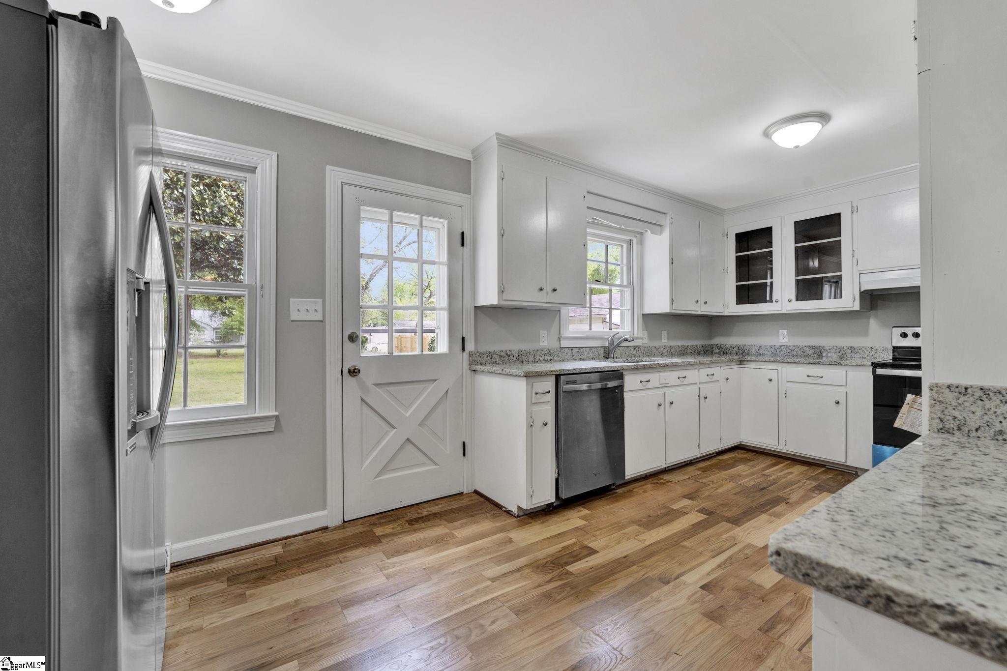 Property image 3 of 105 S Holland Street in College View, Clinton, SC 29325
