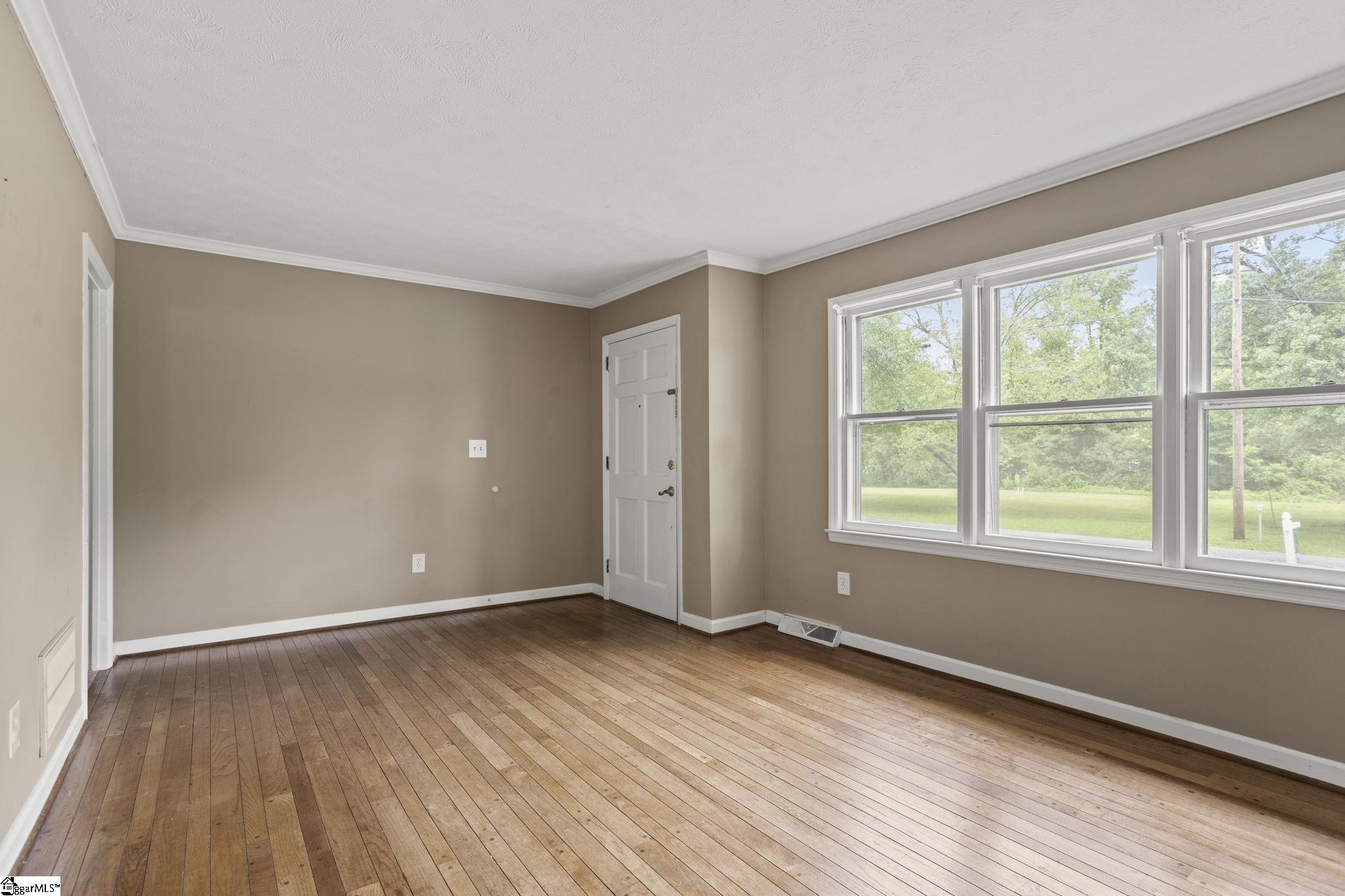 Property image 3 of 128 Colvin Road in Heritage Hills, Greenville, SC 29615