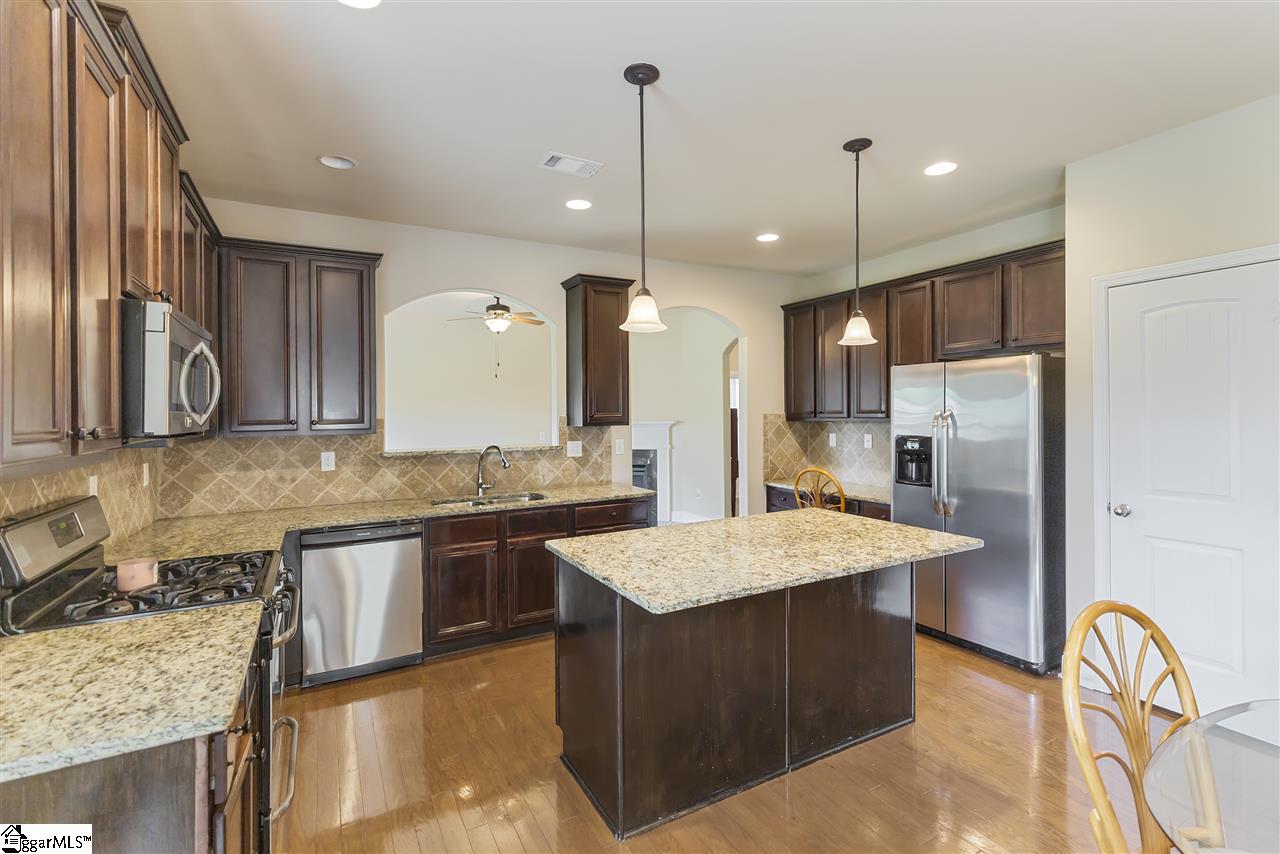 Property image 4 of 317 Strasburg Drive in Shenandoah Farms, Simpsonville, SC 29681