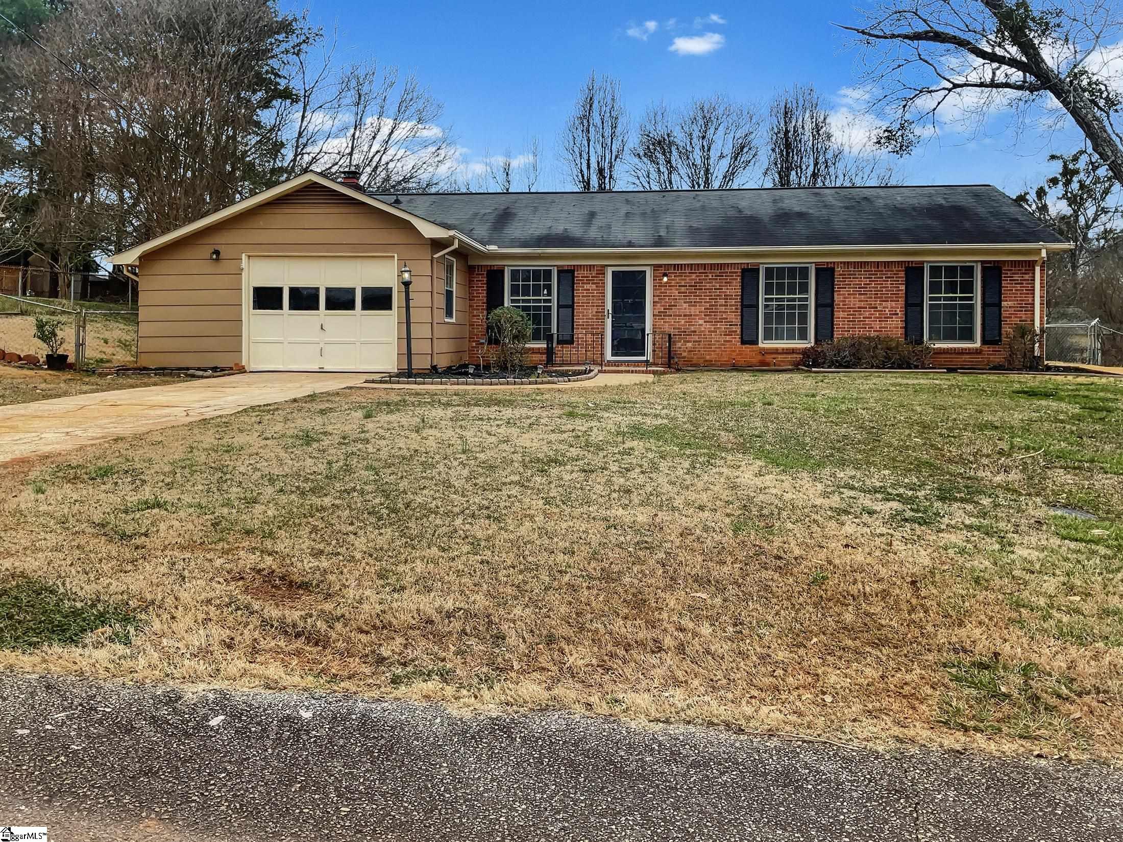Property image 2 of 125 Saturn Lane in Crestview Hills, Greer, SC 29651