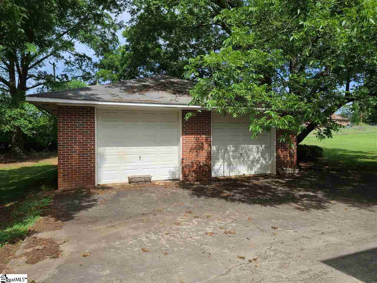 Property image 2 of 908 Plantation Road in Fairfield Acres, Anderson, SC 29621-7134
