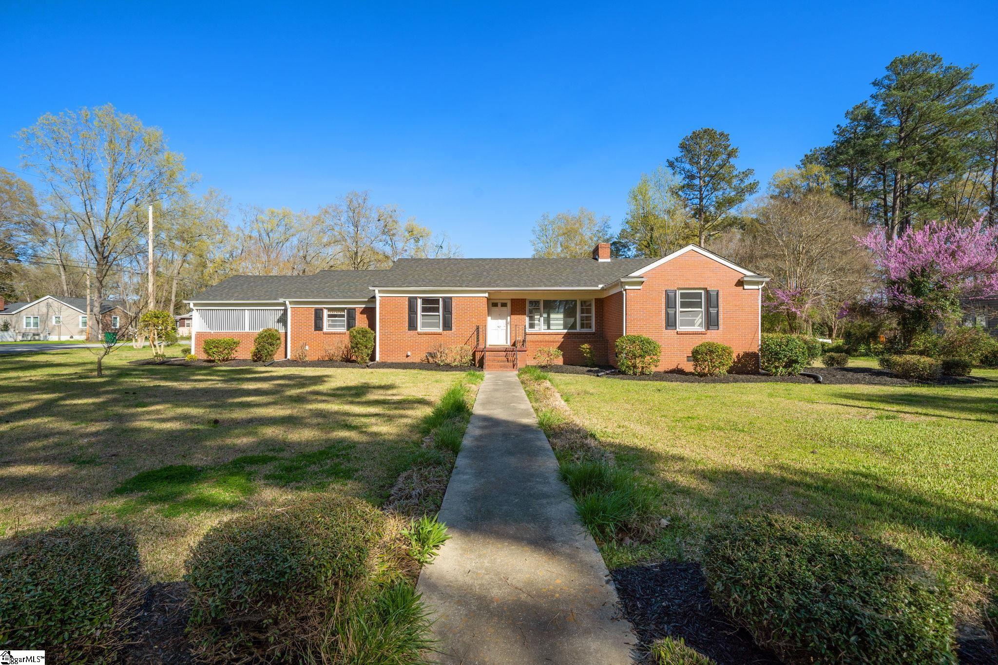 Property image 3 of 501 Cedar Street in College View, Clinton, SC 29325